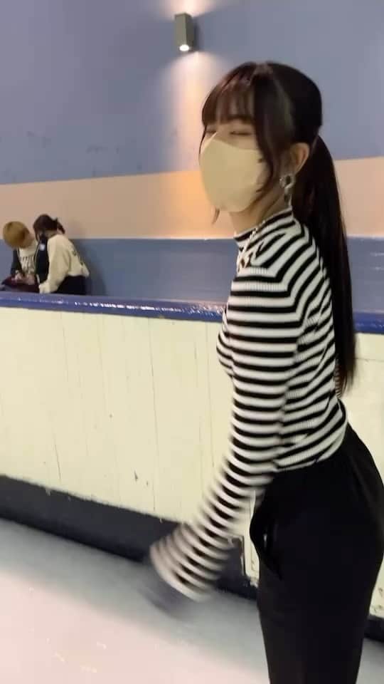 杉山緋那のインスタグラム：「スケート人生3回目だけど全然滑れない(・∇・)」