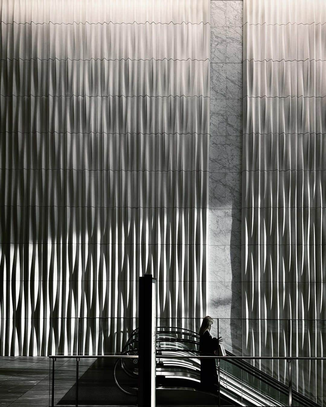 sassyのインスタグラム：「new open🏢. . .  iphone14pro  #ShotOniPhone @apple . . . #IGersJP @IGersJP .  and check facebook page InstagramersJapan. . #helloworld #tokyo 東京 Japan . #architecture . #streetphotography . . #indies_minimal #bnw_rose #team_jp_  #Rox_Captures  #SPiCollective  #streetphotographers  #streetleaks  #bcncollective #bnwminimalismmag  #rsa_minimal #minimalmood  #minimalism  #ig_mnms #tv_pointofview  #iphonephotographyschool  #stairwalkers  #shadows_magazine . #josetorowalkers  #stridebypoetry  #HarmonyOfLight  #인물사진  #raw_minimal  #street_avengers  #1x .」