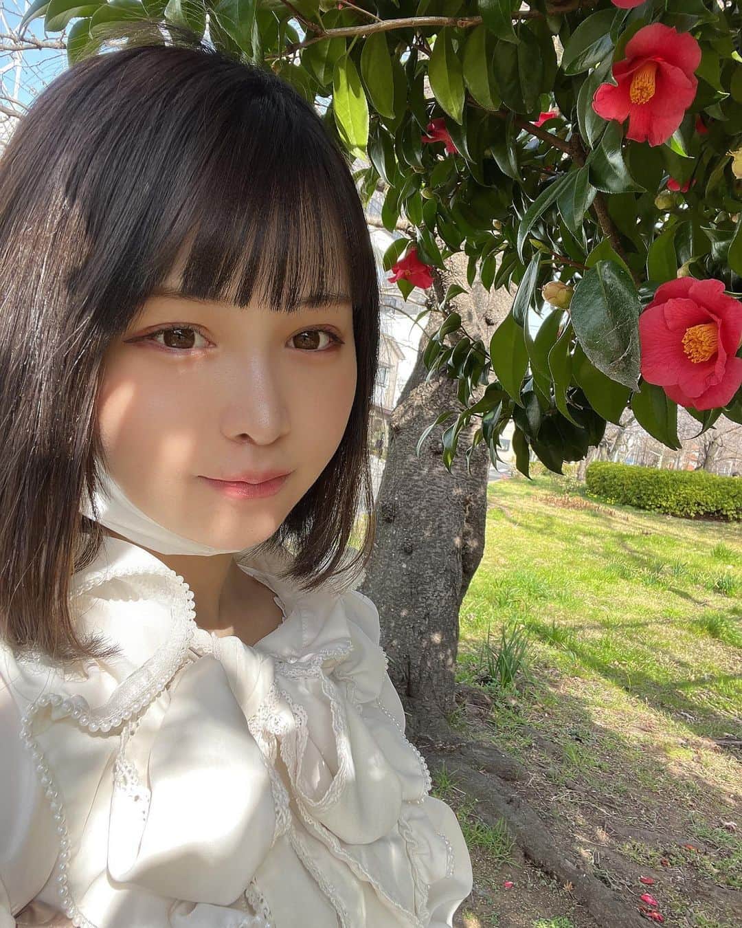 日向かえでのインスタグラム：「花です  #ポートレート #インスタグラビア #グラビア #下着 #水着 #カメラマン  #エスワン #日向かえで #自撮り女子 #like4likes #likeback #followbacks #follow4folow」