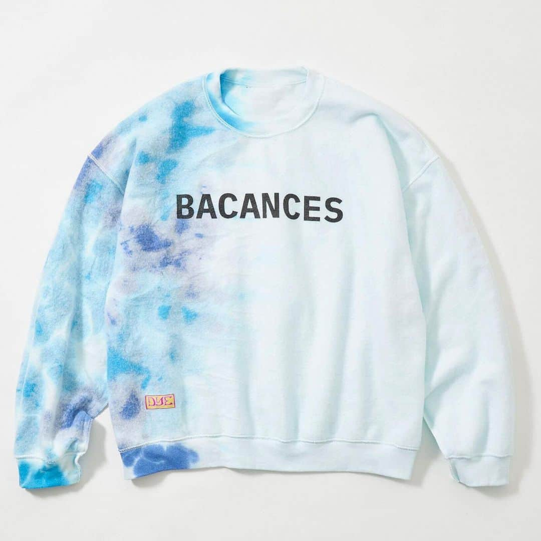 Dickies_projpさんのインスタグラム写真 - (Dickies_projpInstagram)「●  BACANCES 2023 SS Mar delivery.  BC CREW NECK TIE DYE  Coming 3/24.  左半身だけTIEDYE染めをしたクルーネックスウェット。  両袖には”心は丸く”な漢字の心を赤色で、BACANCES ALLINCLUSIVEを漢字当て字で”休暇全統括的”と胡散臭いデザインがプリントされております。  裏返すとBACANCESロゴプリントとDYEの織りネームが縫い付けてあり無理矢理リバーシブルでも着用出来ます。  TIEDYE染めは、もちろん巷で大人気の染め師YUKI DYEによる安心安定丁寧な手仕事によるものです♫  #bacances #bacances_jp #bacances_allinclusive #yukidye」3月11日 18時46分 - bacances