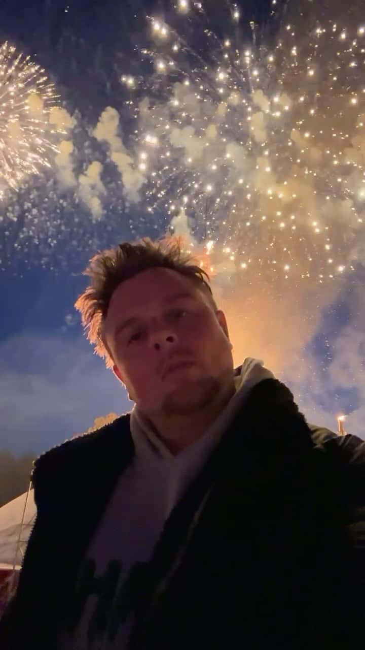 東京DANDYのインスタグラム：「Happy to be alive 🙏🏼✨🔥♓️🎆♨️ #311 #birthday #pisces」