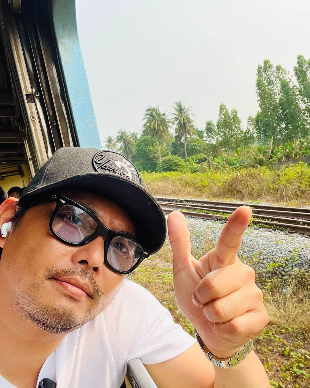 今井翼さんのインスタグラム写真 - (今井翼Instagram)「タイ縦断  鉄道の旅  #始発 #5時間移動 #爆睡 #そして #爆睡  #眠れる森の今井」3月11日 19時10分 - tsubasaimai_official