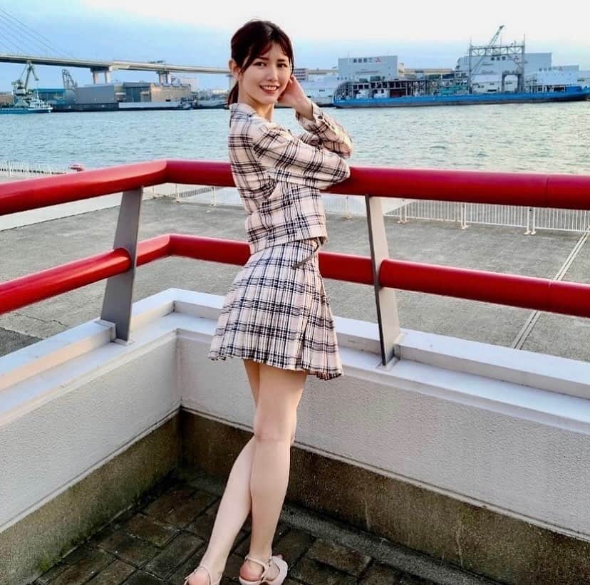 のインスタグラム：「💐 昨日の夜はひたすら可愛い韓国アイドルたちの インスタを見てたら夜が暮れ夜更かししてしまった🥲  おかげで今日はすっごい眠い🥱💤  可愛い子みんなヘソ出してる、、 お腹痛くならないのかな、、🥹  .  #大阪#梅田#難波#心斎橋#大阪ミナミ#大阪港#セットアップ#セットアップコーデ #韓国ファッション#韓国ファッションコーデ #韓国ファッション通販 #韓国服#韓国服通販 #zarawoman #美脚#生足#素足#見返り美人 #後ろ姿#asiangirls #asianbeauty #asianmodel #海遊館#大阪旅行#大阪観光#美尻#美尻女子 #お尻フェチ #後ろ姿#modelstyle#ミニスカート」