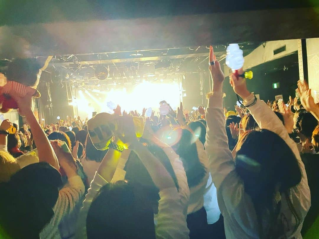 DOBERMAN INFINITYさんのインスタグラム写真 - (DOBERMAN INFINITYInstagram)「DOBERMAN INFINITY LIVE HOUSE TOUR 「SHOUT OUT to D6」 本日名古屋からスタート。  2019年末から約3年ぶりに、全員で声が出せるLIVE。 2020年から今日まで、 TOURなどはもちろん、普段の生活から世界中のみんなで耐えて乗り越えてきたからこそ戻すことが出来た景色がそこにありました。 それはファンクラブの皆さんとの LIVEだからこそ作り上げる事が出来た感動的な景色でした。 明日は広島公演に来ていただける皆様ともまた素敵な景色を作りましょう！  #D6 #DOBERMAN INFINITY #KUBOC #GS #PCHO #SWAY #KAZUKI」3月11日 19時30分 - dobermaninfinityofficial