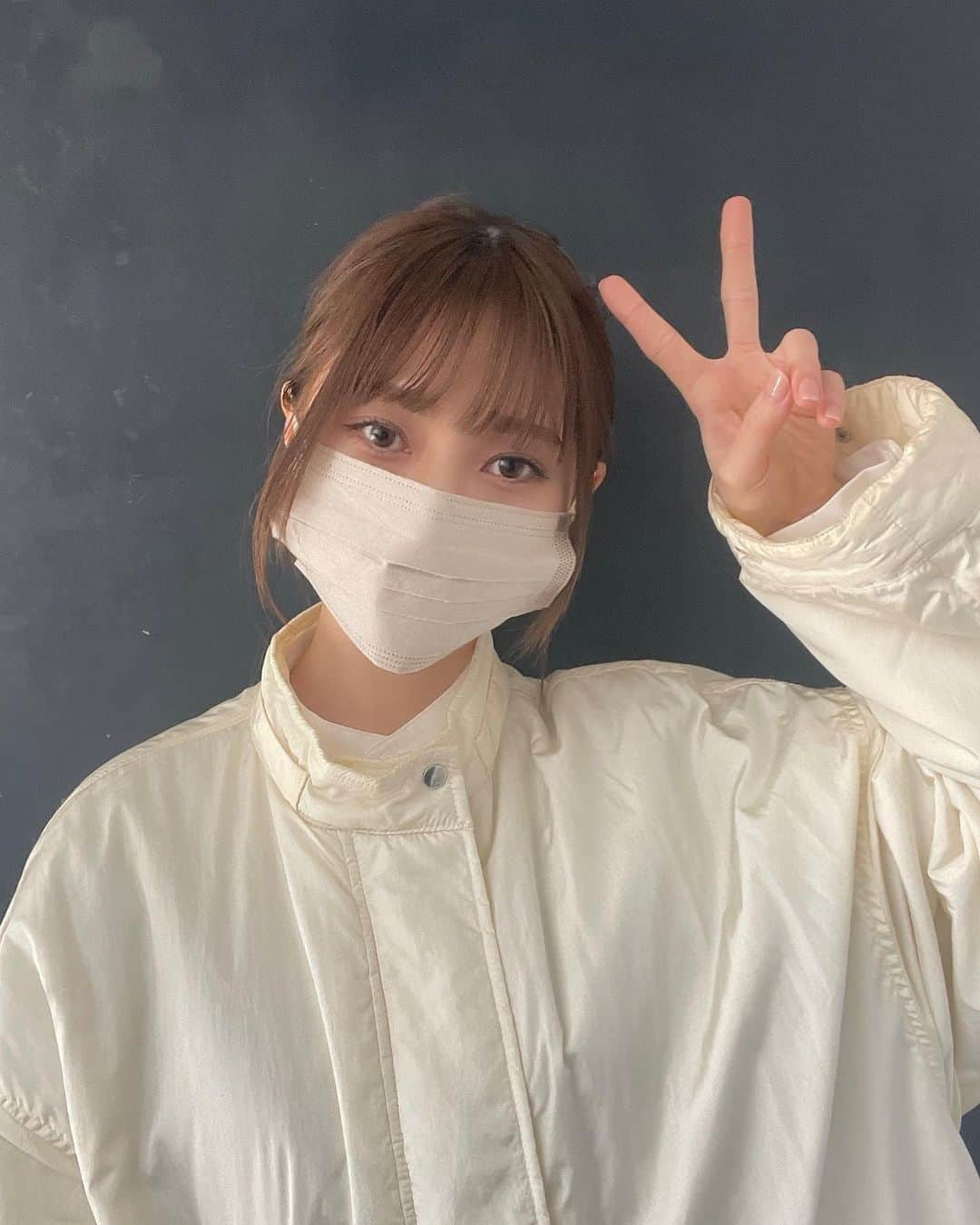 能登谷このんさんのインスタグラム写真 - (能登谷このんInstagram)「おすすめのマスク紹介😷♡  エコシカルマスクは ・美容皮膚科 医師推奨 ・植物由来であり人の素肌に近い弱酸性素材 なので、肌触りも優しくて敏感肌や肌トラブルに悩んでいる方にもおすすめです！  ウエルシア薬局や全国のドラックストア、バラエティ雑貨屋で取り扱ってるみたい🫶🏼  色味も使いやすいし肌にも優しくて、すごくお気に入りです〜！！  #victorianmask #ヴィクトリアンマスク #NaturalVictorianMask #ナチュラルヴィクトリアンマスク #肌荒れ対策 #肌荒れケア #pr」3月11日 19時33分 - konon_0212