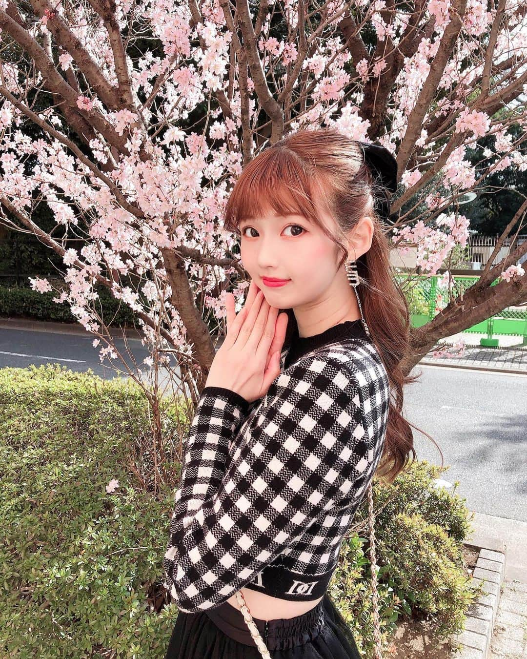 松尾友加里のインスタグラム：「休日は映画day🎬🌸  鬼滅の刃を観に行ってきたよ😉 すっごーく感動した☺️  ❤︎@kimetsu_movie_campaign   BTSも3回観に行った❤️💌 ❤︎@bts.bighitofficial   そして今日は、シナモンちゃんの お誕生日🎂♥️シナモンカフェへ🍰  ❤︎ @sanrio   _ _ _ _ _ ❤︎_ _ _ _ _ #映画day  #休日コーデ  #darich  #ダーリッチコーデ  #ミストレアス  #miumiu  #桜  #bts  #鬼滅の刃  #休日の過ごし方」