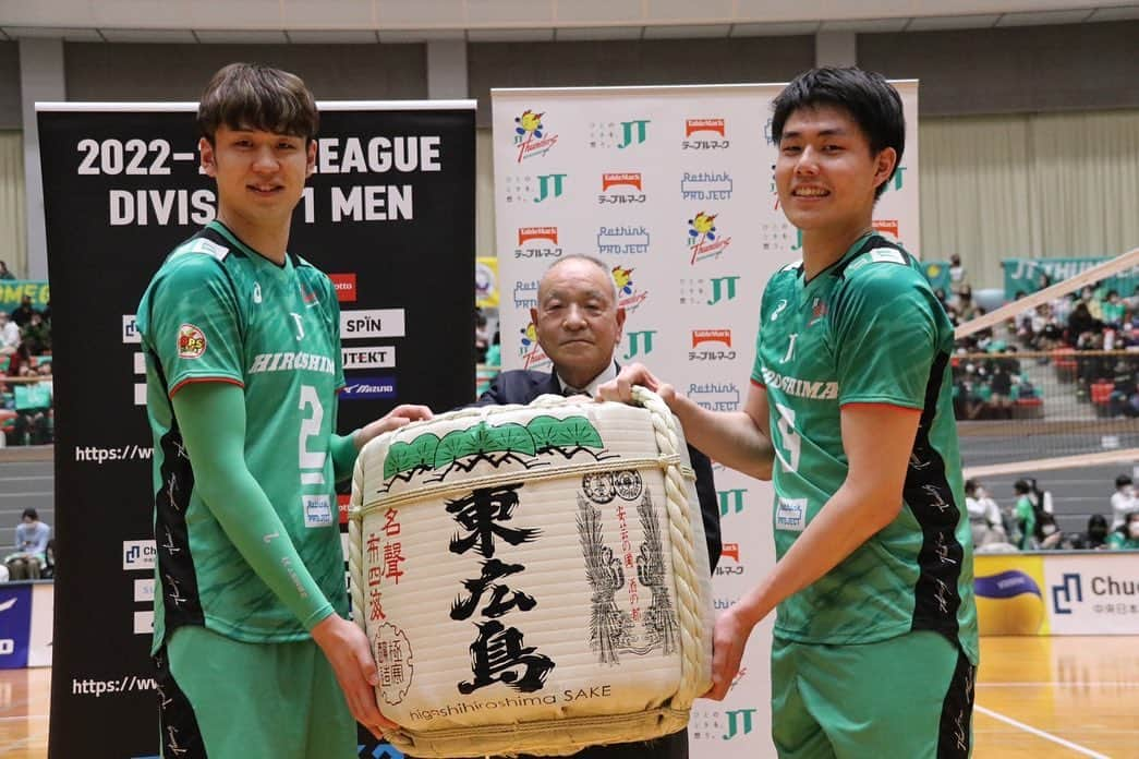 小野寺太志さんのインスタグラム写真 - (小野寺太志Instagram)「… vs 東京GB 3-0 WIN !!! 今日という日に勝利できた事が何よりも嬉しいです。 12年経ってもこの日になるといろんな想いが出てきます。 それでも元気にバレーボールができている事、 皆さんの前で試合ができる事が幸せだなと感じます。  これからもバレーボールを通して、 1人でも多くの人に勇気と感動を届けていきたいと思います！  #0311 #14勝目 #Vリーグ #JTサンダーズ広島」3月11日 20時04分 - taishi.o