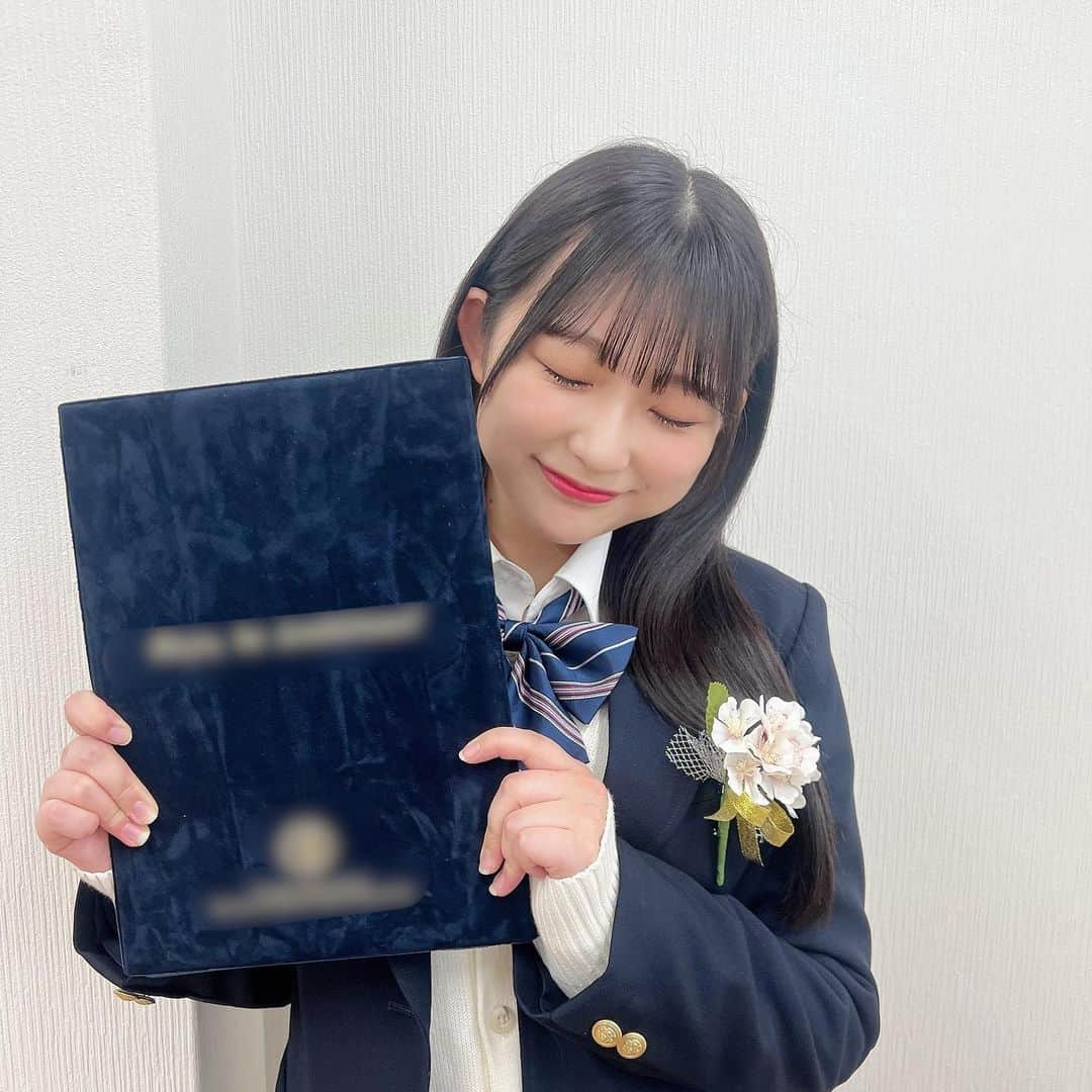 馬場彩華さんのインスタグラム写真 - (馬場彩華Instagram)「🎓🌸   高校を卒業しました‪‪☺︎‬   HKT48に加入したときは中学生だった私が中学、高校と無事卒業することができたのは両親や先生方、その他たくさんの周りの方に支えていただいたお陰です。     5年間長いようであっという間だったな~   これからも応援よろしくお願いします🌼    #高校卒業  #ljk終了のお知らせ」3月11日 20時19分 - s2yklo