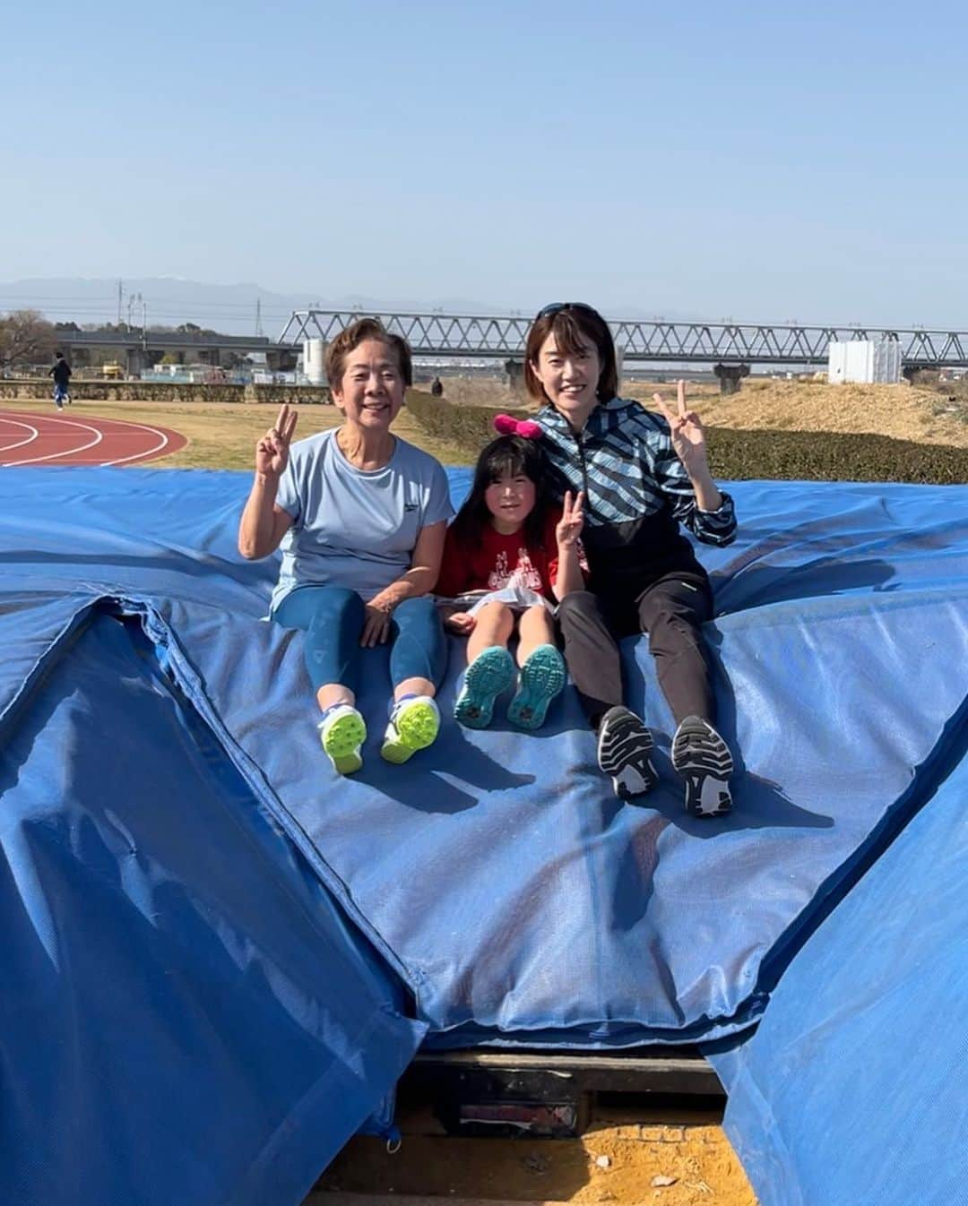 我孫子智美さんのインスタグラム写真 - (我孫子智美Instagram)「2023.03.11  スポーツはいつでも楽しい！！！！！  #lifetimesport  #polevault #polevaulter  #atheletics  #athelete  #enjoysport」3月11日 20時13分 - tomomomiabiko