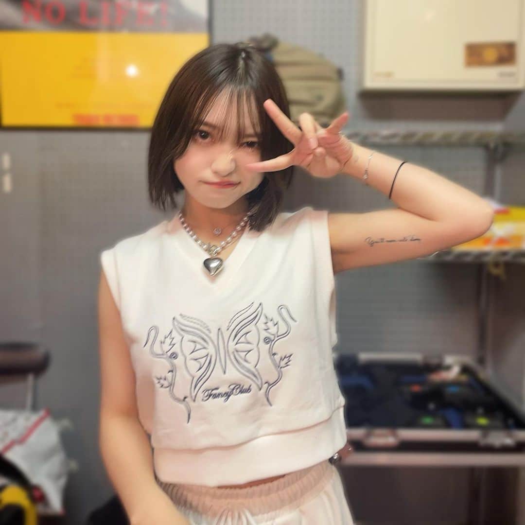 のインスタグラム：「何歳になってもちゃんとしたピースできてない」