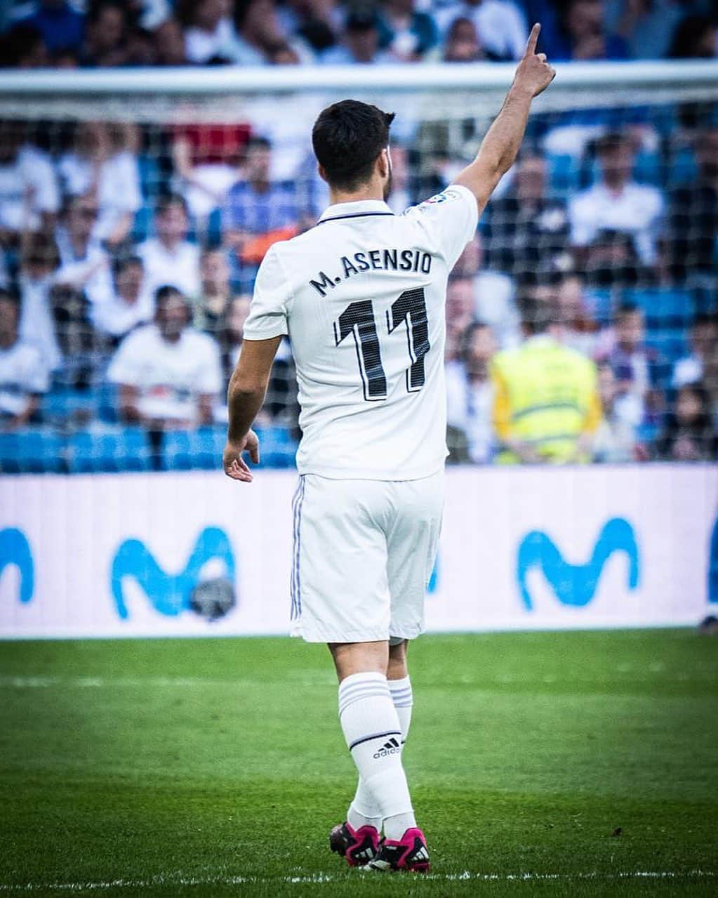 マルコ・アセンシオのインスタグラム：「Always ready! 🎯 Feliz de aprovechar cada oportunidad y poder aportar al equipo en el campo. Seguimos y a por el miércoles!! ⚪️ #HalaMadrid」