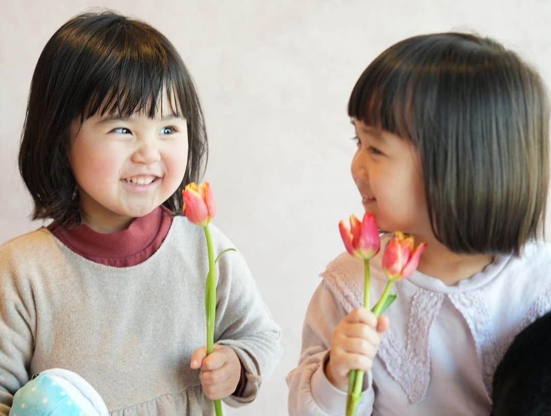 きりのさんのインスタグラム写真 - (きりのInstagram)「花のような女子達🌷  #女の子ママ  #チューリップ」3月11日 20時31分 - kirino0808