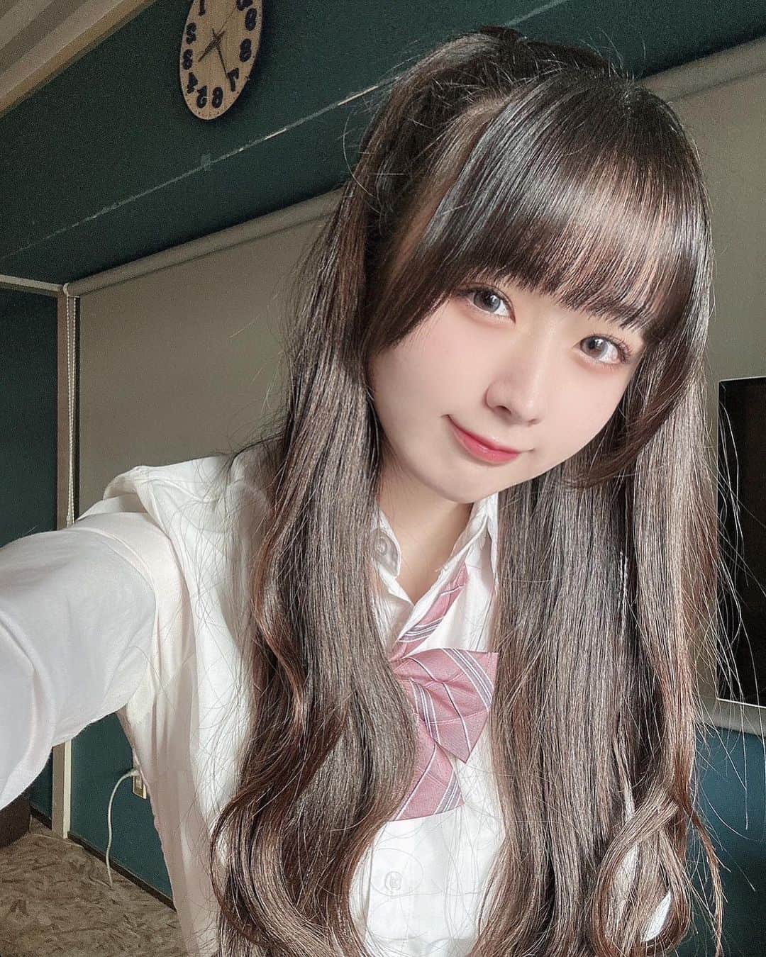 高田もものインスタグラム：「. 制服👧🏻 . 久しぶりにハーフツインテールしたー！ . どうかなあ . かしこ . #高田もも #かしこってなに #かしこ #instagood #instagram #制服 #制服コーデ #制服女子 #制服コスプレ #ハーフツイン #ハーフツインテール #ヘアアレンジ #ロングヘア #黒髪 #黒髪ロング #アイドル #Japaneseidol #偶像 #pink」