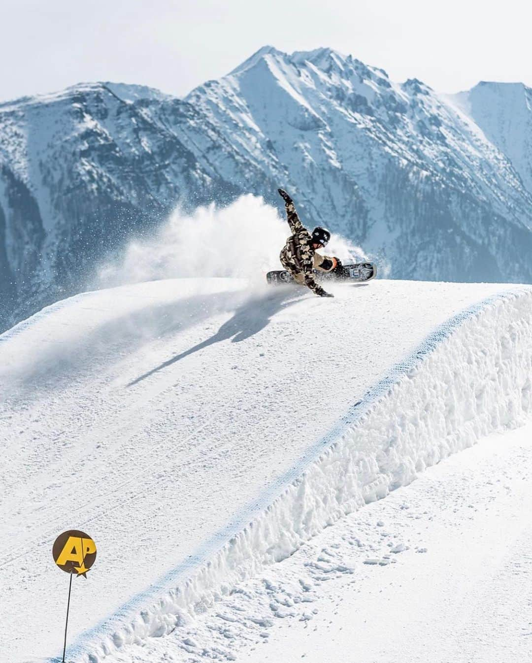 飛田流輝さんのインスタグラム写真 - (飛田流輝Instagram)「Favorite photo 🫶🌊🏔  📸　@absolutpark & @pleasuremagazin   @volcomjapan #volcomjapan  #willraise #ウィルレイズ  #snowboarding #snowboard #スノーボード  #グローバルWiFi #gobeyonder  #glovalwifi」3月11日 20時54分 - rukitobita