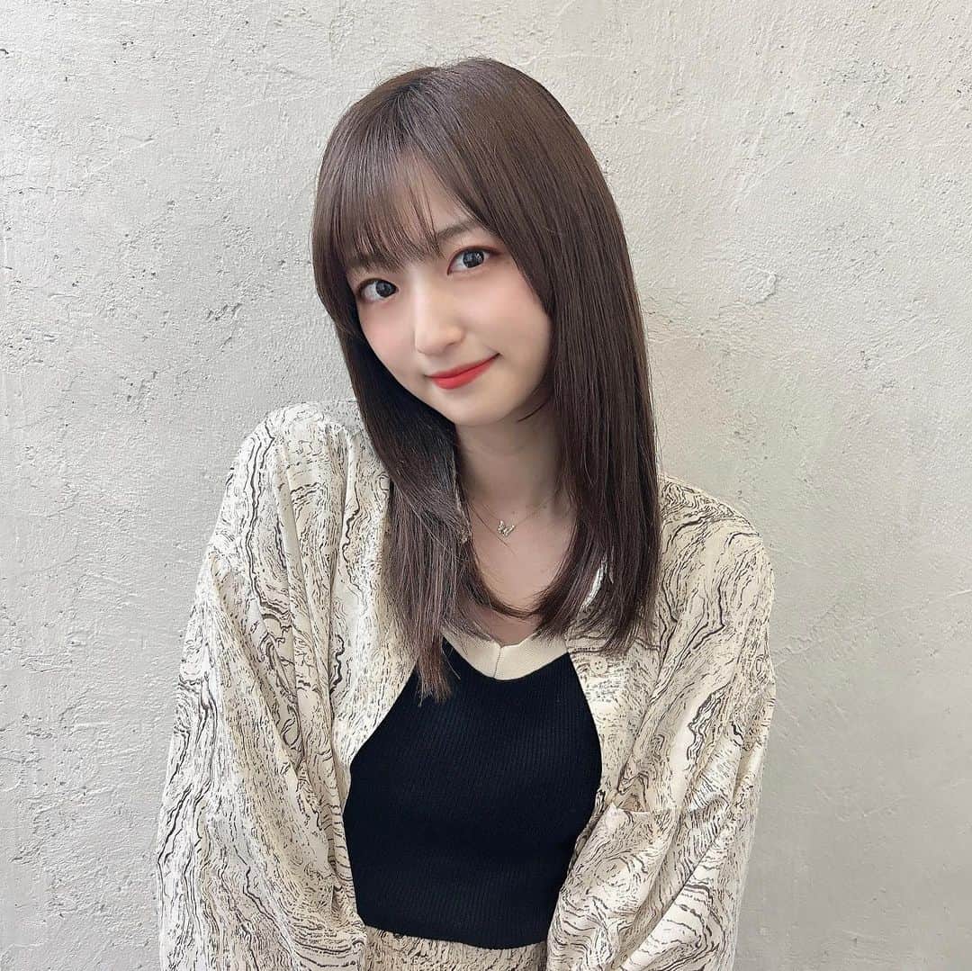 石井陽菜のインスタグラム：「⁡ ⁡ ⁡ ⁡ カット&トリートメントしてきました✂︎ ⁡ ⁡ ⁡ @shige.hair さんいつもありがとうございます。 ⁡ ⁡ 本当にウルトワでサラサラになるし、 カットもいつも天才なのでみなさま是非行ってみてください🗣  #原宿美容院 #salowin #美容院」