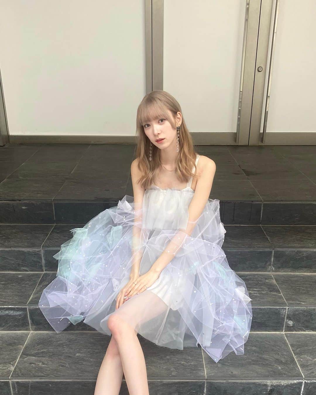 夏目璃乃のインスタグラム：「高校最後のBLEA FESTIVAL楽しかった‪‪☺︎‬  今年作った衣装はこんな感じ♡♡  羽織は全部手縫いキラキラも手作業で付けて、、 前日の夜まで頑張りました！笑  みんなにも褒めて貰えてとっても嬉しかった🥲🥲🤍  私の好きな雰囲気を再現できて大満足！！  4月から専門部であと2回あるから楽しみ&もっともっと頑張りたいな🪄」