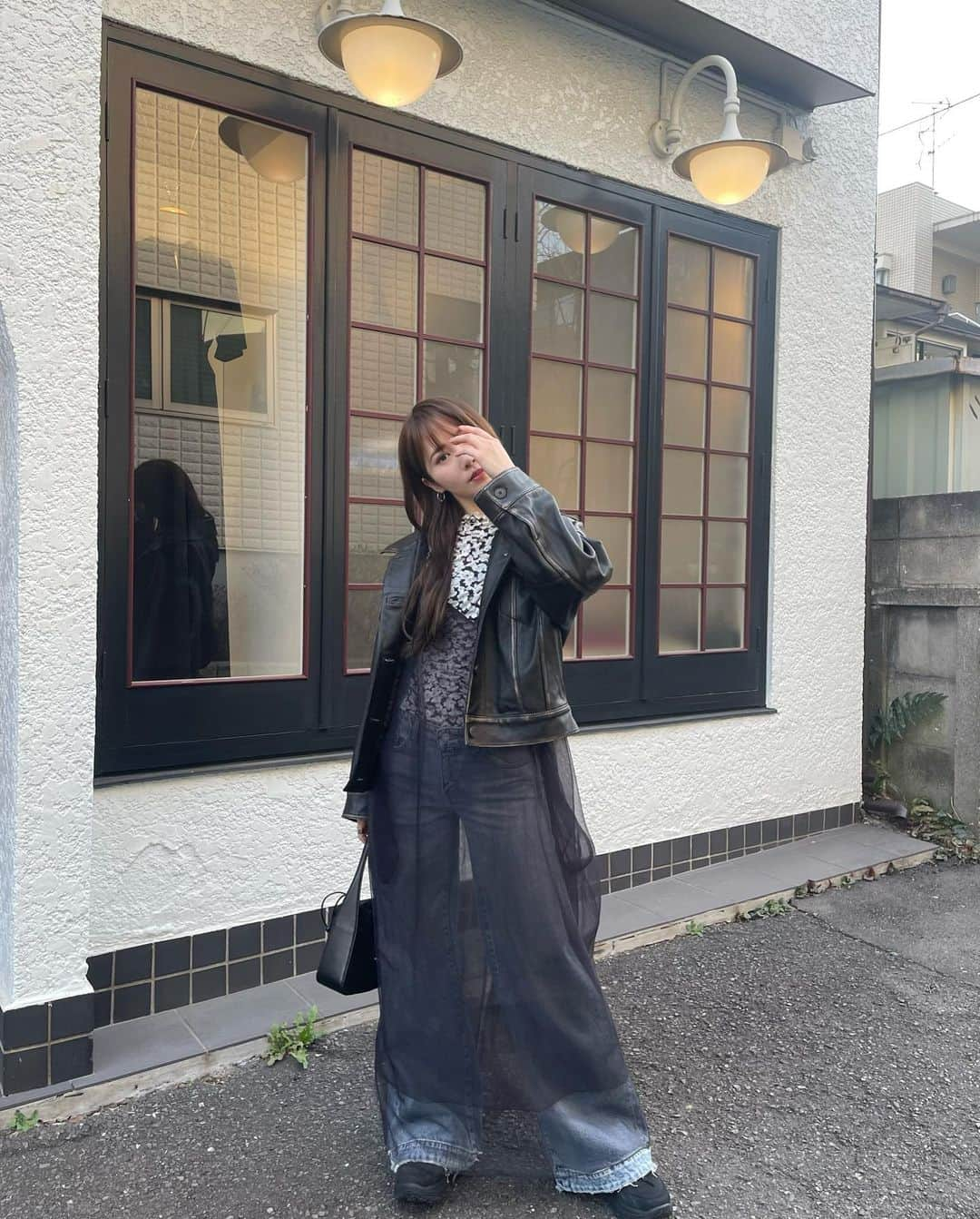 加藤史帆さんのインスタグラム写真 - (加藤史帆Instagram)「#かとしふく  春服散策をしに行った日。  気付くと黒まみれになる… 最近お気に入りはmoussyのローライズデニムです🤞🏻  暖かくなってきたのでたくさんお散歩したいな！！  #shihogram」3月11日 21時16分 - katoshi.official