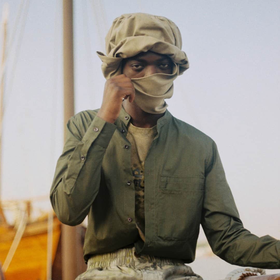 カシミ オムのインスタグラム：「This season combines military threads, desert nomads, sartorial subversion, technology with a soul and the natural camouflage of mirage horizons. ⁠ ⁠ Featured here, our SHADI GRANDAD SHIRT in MILITARY GREEN, styled with our HARB OVERSIZED T-SHIRT. Available online now.⁠ ⁠ Shot on location in Sharjah, UAE, by film photographer Tariq Al Hajri.⁠ ⁠ #QASIMISS23⁠  Photography: @tariqalhajri Production: @artfactory.studio Artistic Director: @kawahpour_ Stylist: @nellkalonji Make-up: @gulumerzincan Hairstylist: @monikagrensteen Casting: @shadihpour」