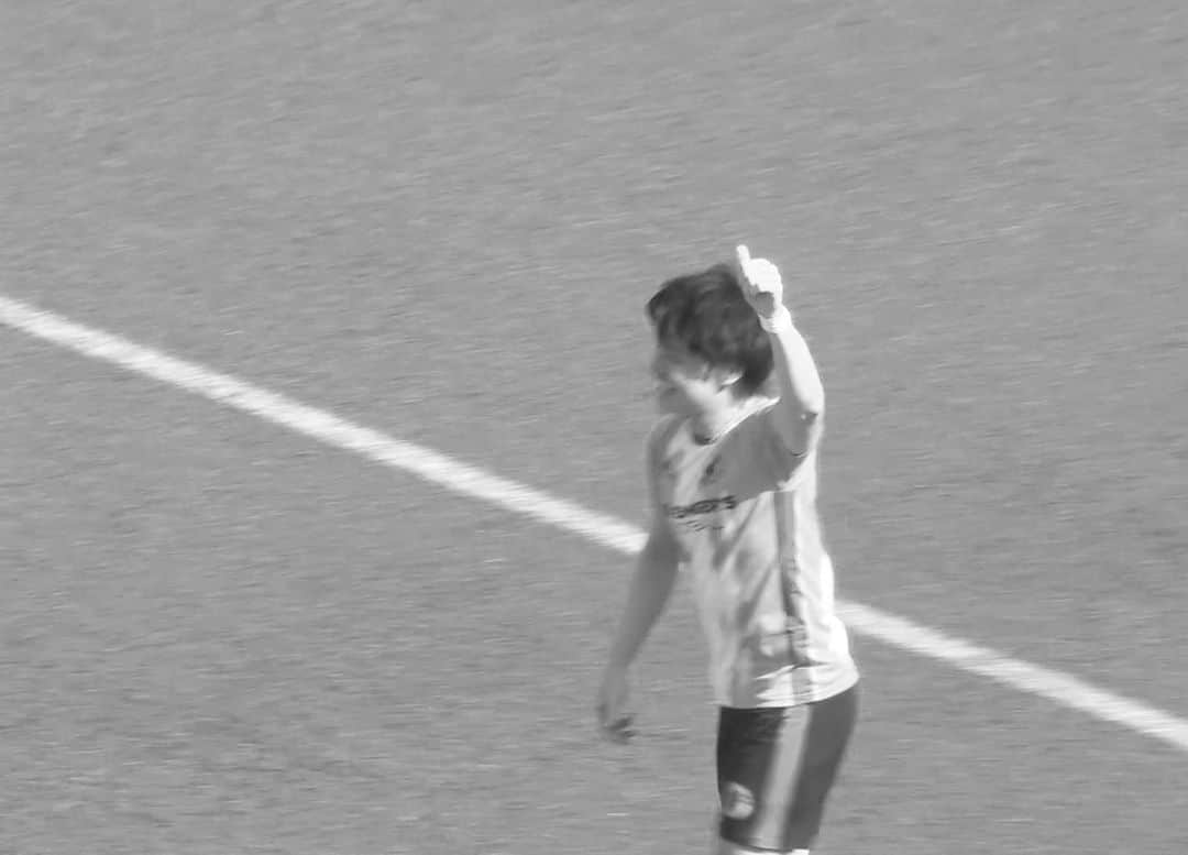 のインスタグラム：「ゴールパフォーマンス⚽️💍  グダグダやけど、おもしろカッコよかった🤣🤍  リベンジャーズおめでとう🫶🏻」