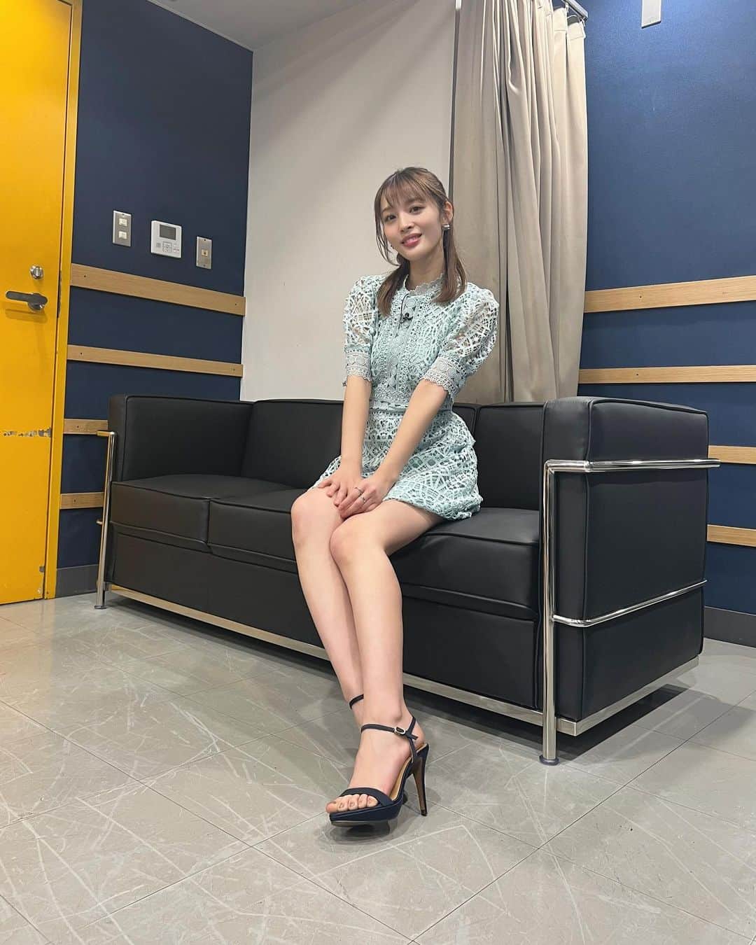 神部美咲のインスタグラム：「衣装も春仕様になってきました☺️🌸  今夜も馬好王国 よろしくお願いします❣️  大好評企画 #5連単クイズ #馬好王国」