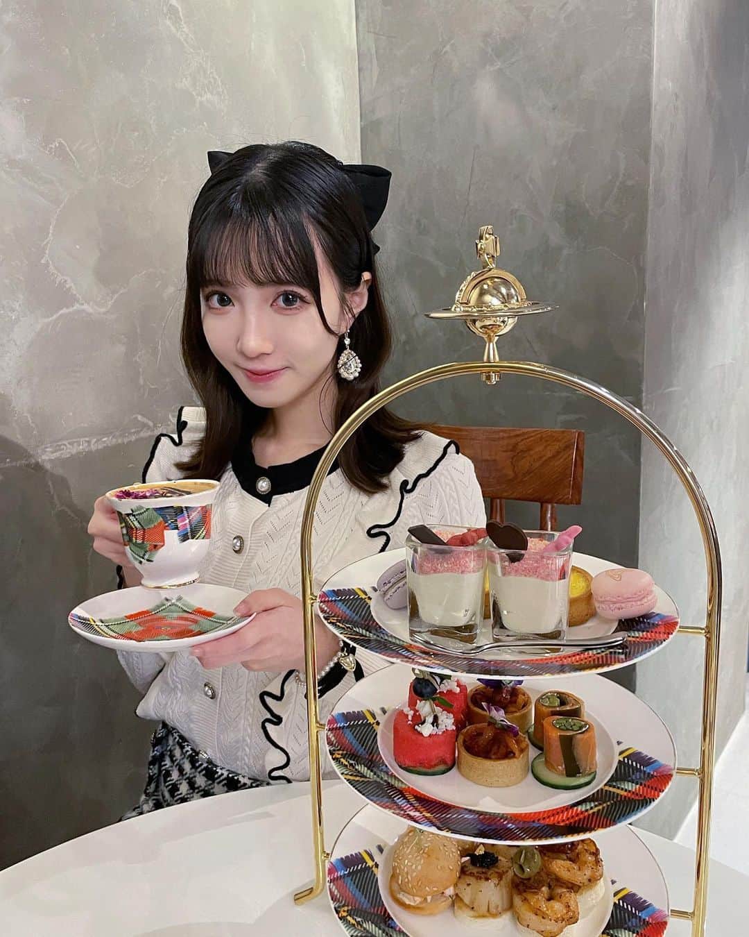 キアナのインスタグラム：「猫耳っぽく見えるリボン🎀🐈‍⬛」