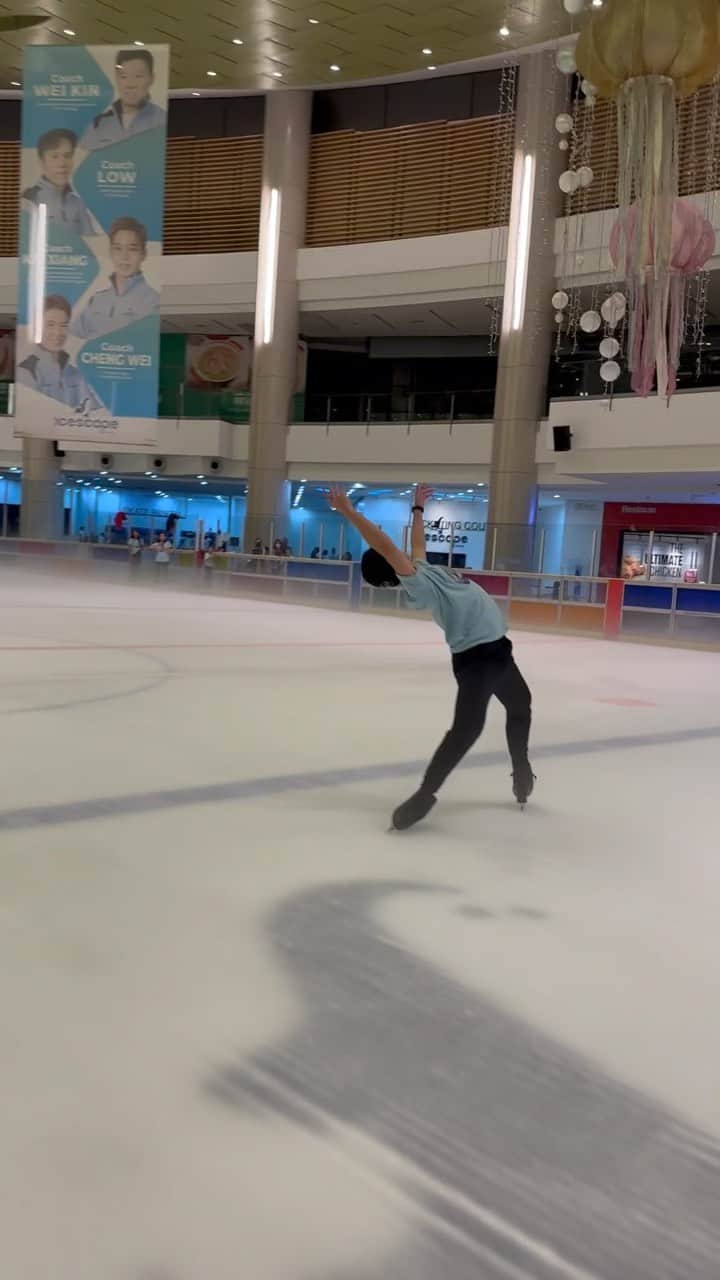 周凱翔のインスタグラム：「2023 PISA Figure Skating Camp choreographic sequence challenge.   🎵 El Tango De Roxanne by Moulin Rouge」