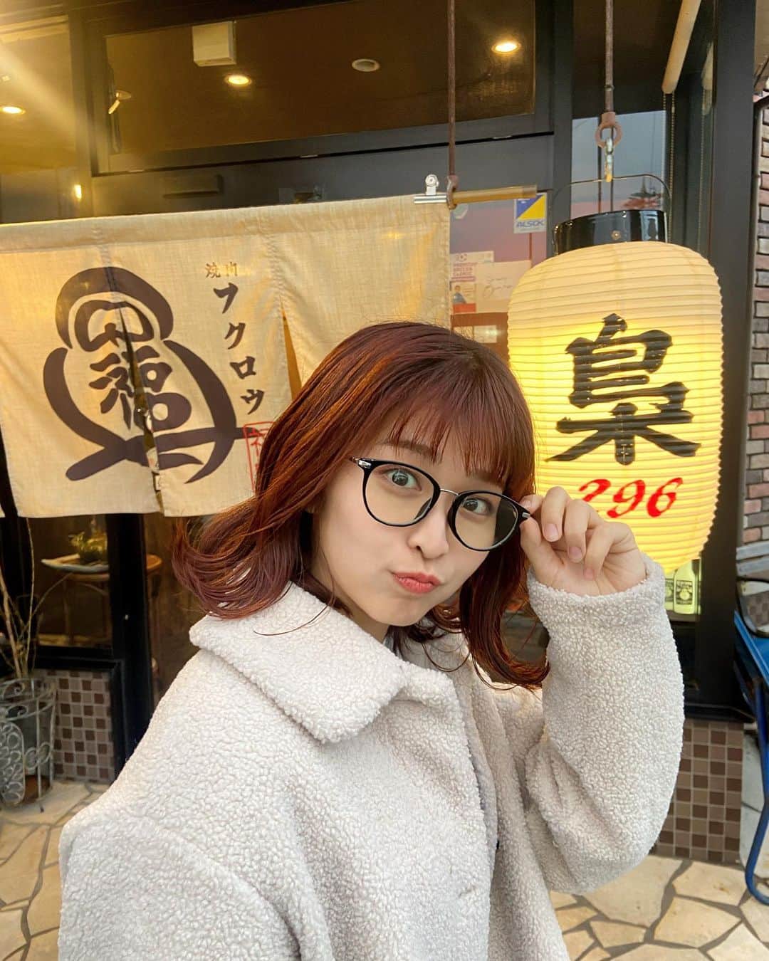 坂田茉世のインスタグラム：「好きな焼肉店！ 「フクロウ冷麺」がとてもあっさりしていて 私の好みドンピシャです💫 厚切りタンも大好き  髪の毛は「ini」でカラーしてもらいました 春なので明るくオレンジに〜🍊🧡」