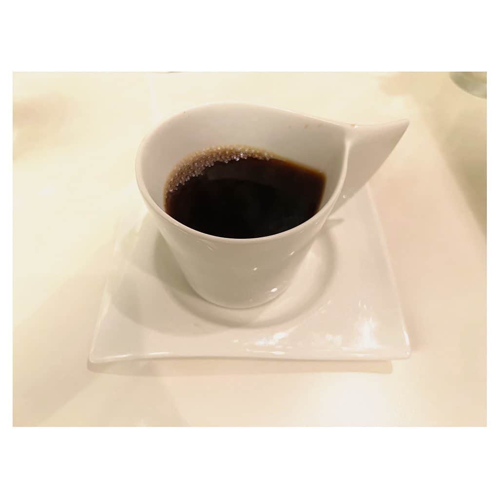 大後寿々花さんのインスタグラム写真 - (大後寿々花Instagram)「一口ずつ入れないと飲めないコーヒーと、滑り落ちそうな持ち手のコーヒー☕️ #coffee #☕️」3月11日 21時58分 - suzuka_ohgo