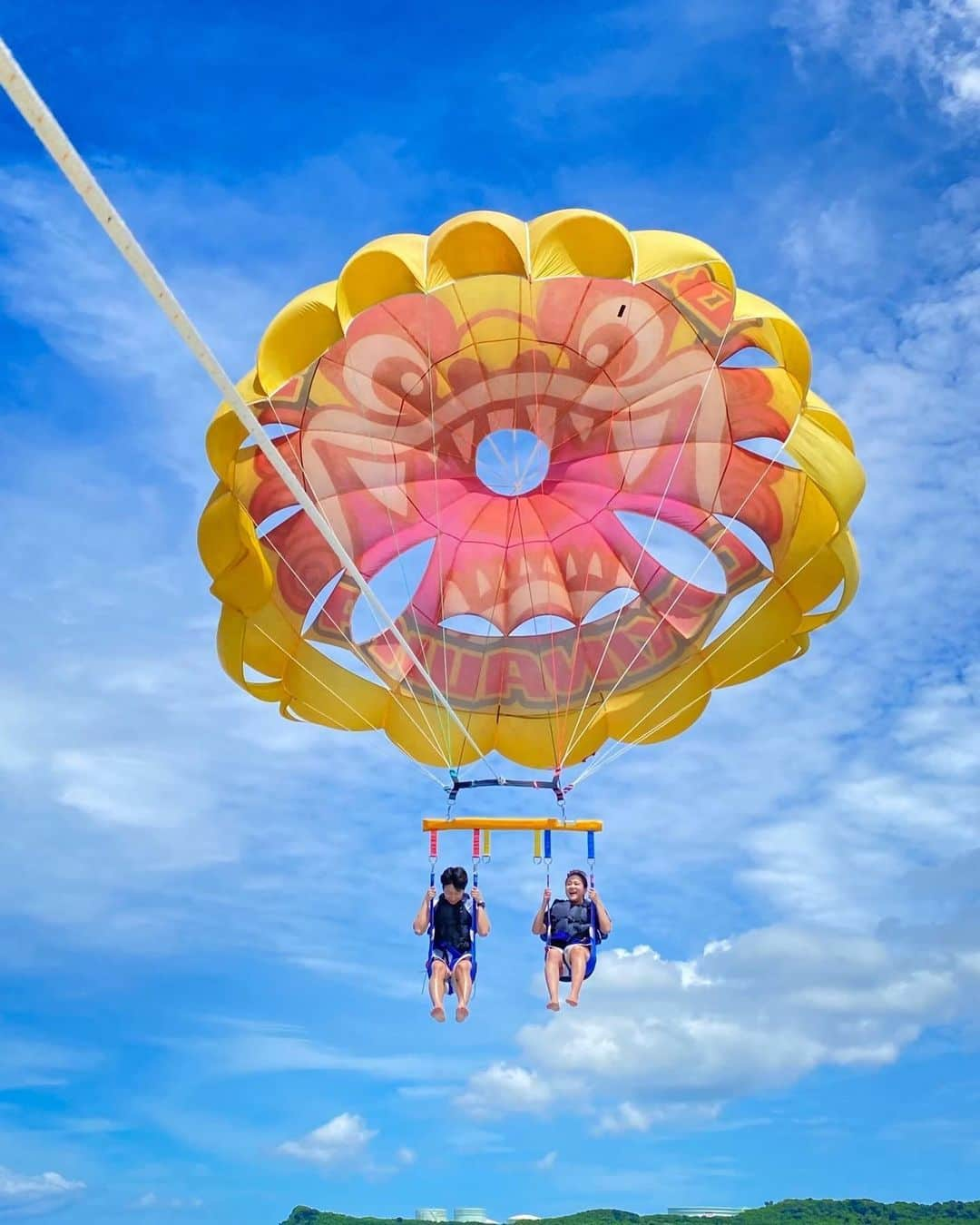 Be.okinawaさんのインスタグラム写真 - (Be.okinawaInstagram)「Is that a Shisa in the sky?! At @blue_lagoon_okinawa, you can have fun parasailing over the calm turquoise waters, with a huge Shisa-patterned parasail billowing behind you. This exhilarating activity will make you feel like you’re flying above the endless ocean!🏖🌊  漂浮在空中的是風獅爺嗎！？在blue_ lagoon_ okinawa，您可以在平靜的青綠色海面上，邊讓繪有風獅爺圖案的巨大滑翔傘在背上飄揚，邊享受滑翔傘的樂趣。這是一項宛如飛翔在無邊無際大海上般的暢快活動！🏖🌊。  하늘을 나는 "시사"!? blue_lagoon_okinawa에서는 코발트블루의 잔잔한 바다 위에서 거대한 시사 디자인 패러세일을 휘날리며 즐거운 패러세일링을 체험해보실 수 있습니다. 한없이 펼쳐지는 바다 위를 날아다니는 듯한 상쾌한 체험을 해보실 수 있습니다! 🏖🌊  #visitokinawa #okinawatrip #okinawaphoto #okinawajapan #japaneseislands #japantravel #japan #explorejapan #discoverjapan #visitjapan #japantrip #japanphoto #japantourism #okinawa  #bluelagoonokinawa #parasailing #shisa #沖縄 #沖縄観光 #沖繩 #シーサーパラセーリング #오키나와 #旅行 #여행 #打卡 #여행스타그램」3月11日 22時00分 - visitokinawajapan