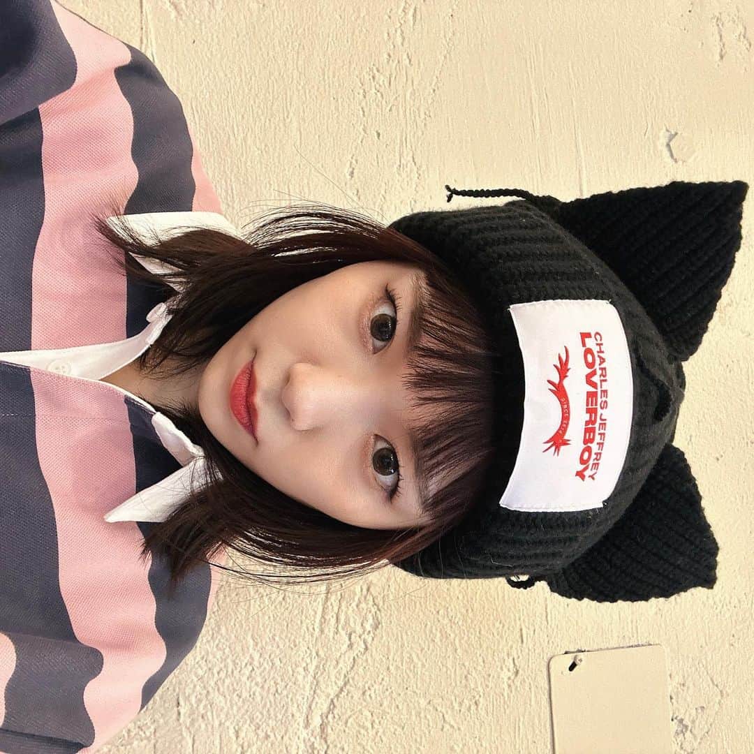 sayocoのインスタグラム：「まんまと🐈‍⬛になった限界ステー😇  帽子好きだし、めちゃ可愛くて 普通に買ってよかった🫶🏻🐱❤️‍🩹 私結構ヘビロテしそうじゃない🤷‍♀️🤍🤍🤍 (うん、元々欲しかったけど推しが背中を押してくれただけだよ🙃w)  #loverboy #猫耳ニット帽」