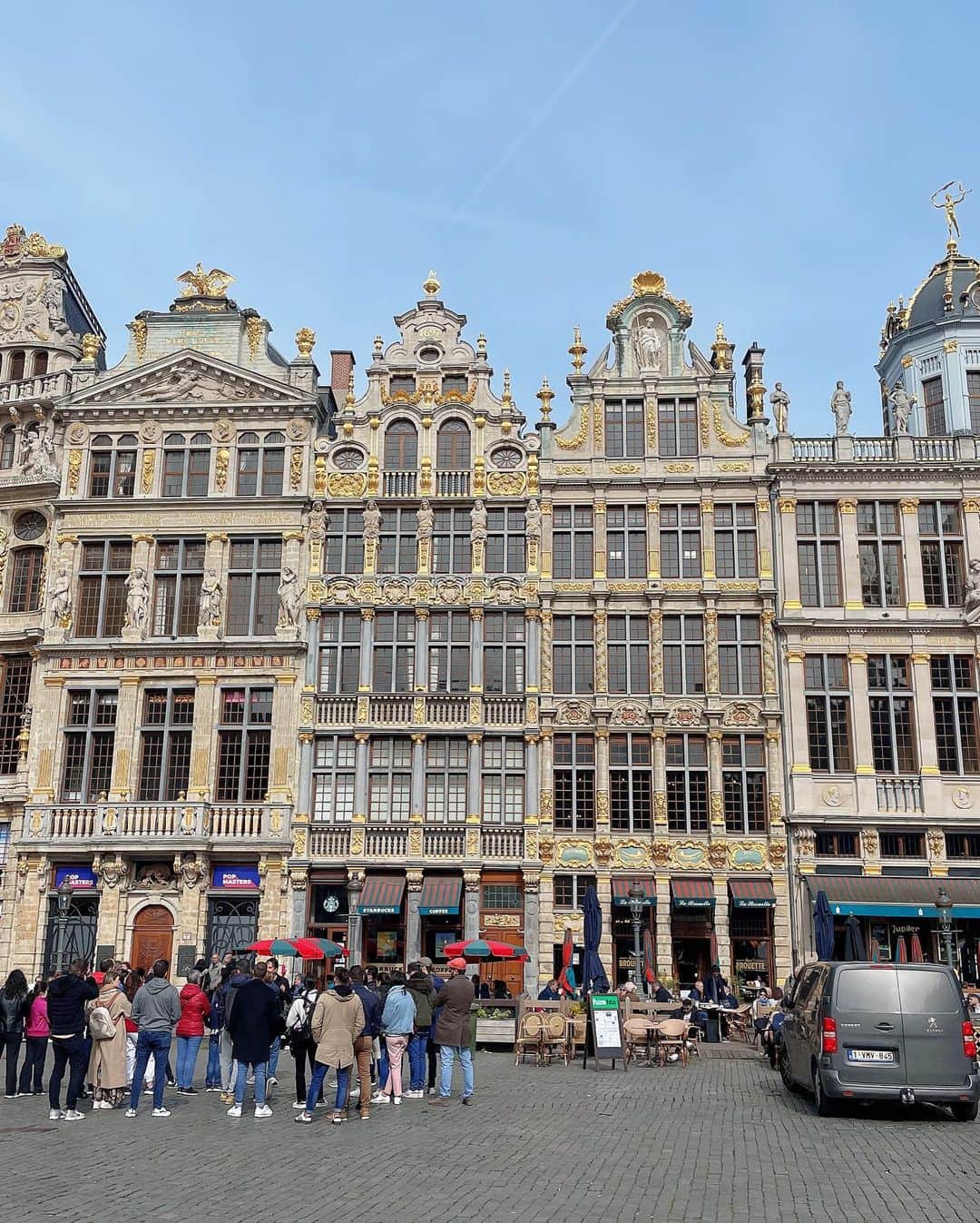 i_am_happpyさんのインスタグラム写真 - (i_am_happpyInstagram)「.  Memories from Belgiu 🇧🇪  ふらっとブリュッセルにおでかけ♪ 歴史的な建物が多くて賑やかな街。 世界遺産に認定されている広場 グランプラスは美しすぎて圧巻✨  ワッフルが美味しすぎてそれだけ食べに また行こうかと思ったくらい🥹🧇  #belgiu#brussels#grandplace#waffle #mannekenpis#europe#europetravel #ベルギー#ブリュッセル#グランプラス」3月11日 22時11分 - i_am_happpy