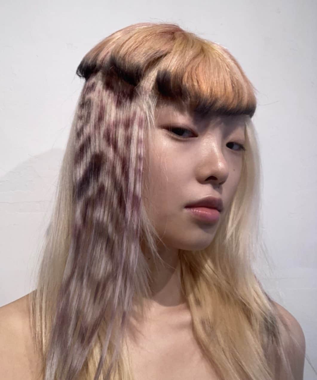 河野富広さんのインスタグラム写真 - (河野富広Instagram)「Transformations is beautiful  🌈🌈🌈🌈🌈🌈🌈🌈 @currentplans  You are all welcome to try on fancy wigs @tomikono_wig  This is interactive art art show so I’m so pleased if you can enjoy and share your photos .  In this photo credit  Selfie 🤳 @auroralamm  @niykuehc  Thank you 🙏 who share images I really enjoy watching them from Japan . #tomikonowig#konomad#konomadeditions #tomihirokono#fancywig#inteructive」3月11日 22時11分 - tomikono_wig