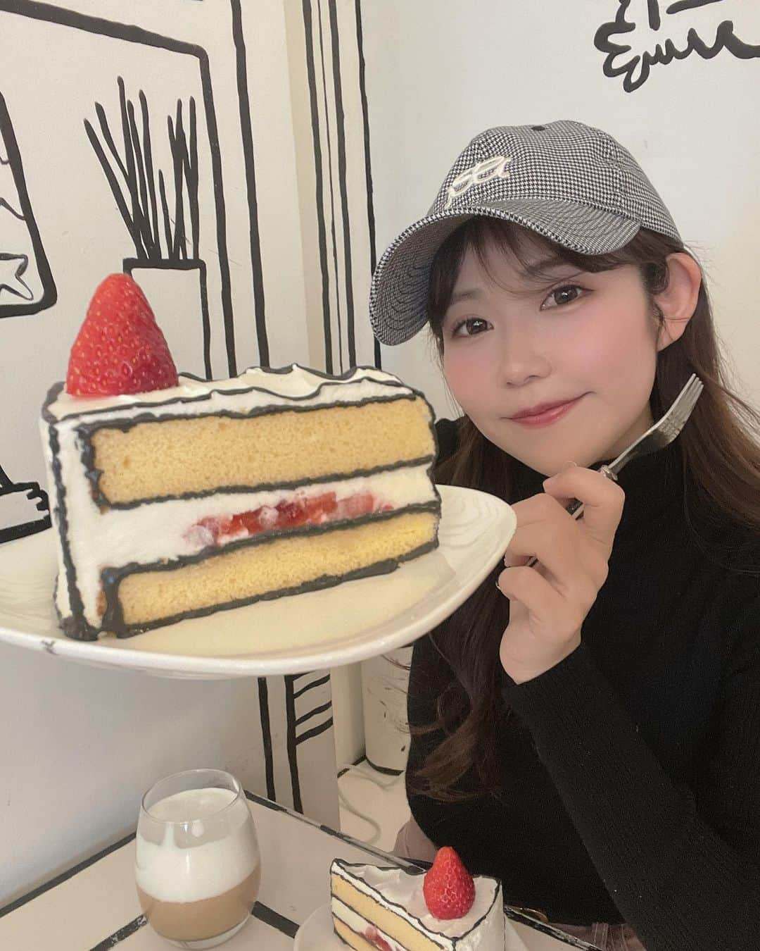 tomomi ❤︎ よしはしともみ ❤︎さんのインスタグラム写真 - (tomomi ❤︎ よしはしともみ ❤︎Instagram)「. . . 　　2D CAFE / 📍新大久保 . . . 話題の2Dケーキが一目見たくて行って来た🥺👏🏻 . . 頼んだメニュー🍴 ☑︎ 2Dケーキ ☑︎ ダルゴナ . . 2Dに、、、見える？🤣 見た目めちゃ可愛いのに！ スポンジがパサパサカチカチ、、w 完全に見た目だけだったのですごく悲しかった🥲笑 ついつい味を正直に書いてしまった、、笑 . . . ------------------------------------------------------ ☕️ 2D CAFE / @2dcafe_shinokubo  𝐀𝐝𝐝𝐫𝐞𝐬𝐬：東京都新宿区百人町1-7-5 座ビル 1F 𝐀𝐜𝐜𝐞𝐬𝐬：新大久保駅より徒歩3分 𝐓𝐞𝐥：03-6457-3032 𝐇𝐨𝐮𝐫：11:00〜20:00 𝐂𝐥𝐨𝐬𝐞：なし -------------------------------------------------------- .  . #2dcafe #2dcake #shinookubo #新大久保カフェ #2dカフェ #新大久保 #東京カフェ #東京カフェ巡り #東京グルメ #カフェ巡り部 #カフェ巡り東京 #韓国っぽカフェ #韓国風カフェ #韓国カフェ」3月11日 22時36分 - tomomi_yoshihashi