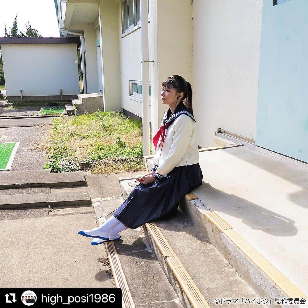 黒崎レイナさんのインスタグラム写真 - (黒崎レイナInstagram)「「 #ハイポジ 1986年、 二度目の青春。」  本日深夜25:30から ハイポジ 第10話「YES MY LOVE」 放送です！  文化祭の買い出し中に不良達に拉致されてしまった天野とさつき。不穏な展開が。  10話も是非ご覧下さい。   tv-osaka.co.jp/high-posi/  #Repost @high_posi1986  ・・・ . #黒崎レイナ さんからのコメントです --------------------- 舞台である昭和の世界観を大切にし、あの頃に流行っていた曲や甘酸っぱい恋愛など今の時代とは違うものを 、 幅広い年代の方にみて共感して沢山感じてほしいです。 私は歌謡曲が好きで 、歌謡曲は名曲の宝庫 だということを 、私の世代の方にも伝えられたらなと思います。 ---------------------- #ハイポジ #1986年 #二度目の青春 #テレビ大阪」3月11日 22時47分 - reinakurosaki_official