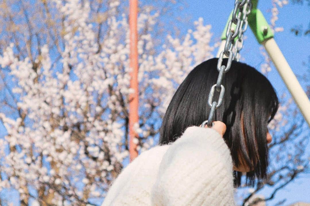 のインスタグラム：「【お知らせ】 國森桜 Birthday Event 2023  🌸日時 2023年4月2日(日) 11:30会場 /  12:00開演  🍒場所 池袋LiveHouse mono  🍓出演者 國森桜  仲美海(ゲスト)  グッズなどもう暫くお待ちください。  チケットは 3/12(日)13:00~販売開始です！ https://l-tike.com/search/?lcd=32511  誕生日当日にイベント ドキドキで楽しみ😊  お時間がございましたら 遊びに来てください〜 お待ちしております( ˶'ᵕ'˶ )」