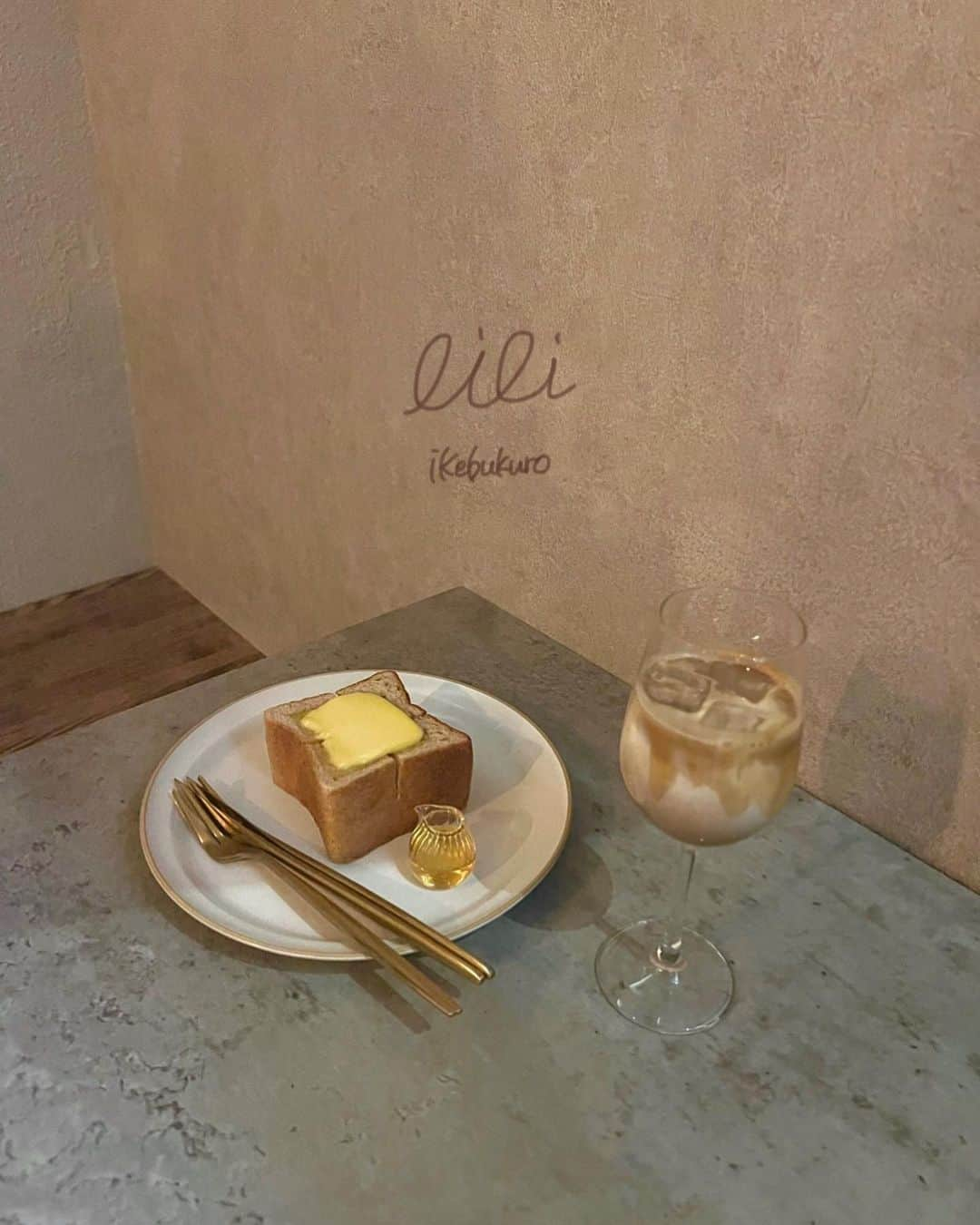 渡邉優さんのインスタグラム写真 - (渡邉優Instagram)「オシャレなカフェへ☕️ 📍lili ikebukuro ⁡ ⁡ トースト美味しかった〜！ ⁡ ⁡ ⁡ ⁡ ⁡ ⁡ ＿＿＿＿＿＿＿＿＿＿＿＿＿＿＿＿ #lili #池袋カフェ #カフェ巡り #池袋 #カフェ #cafe #ikebukuro」3月11日 22時51分 - yu_watanabe_