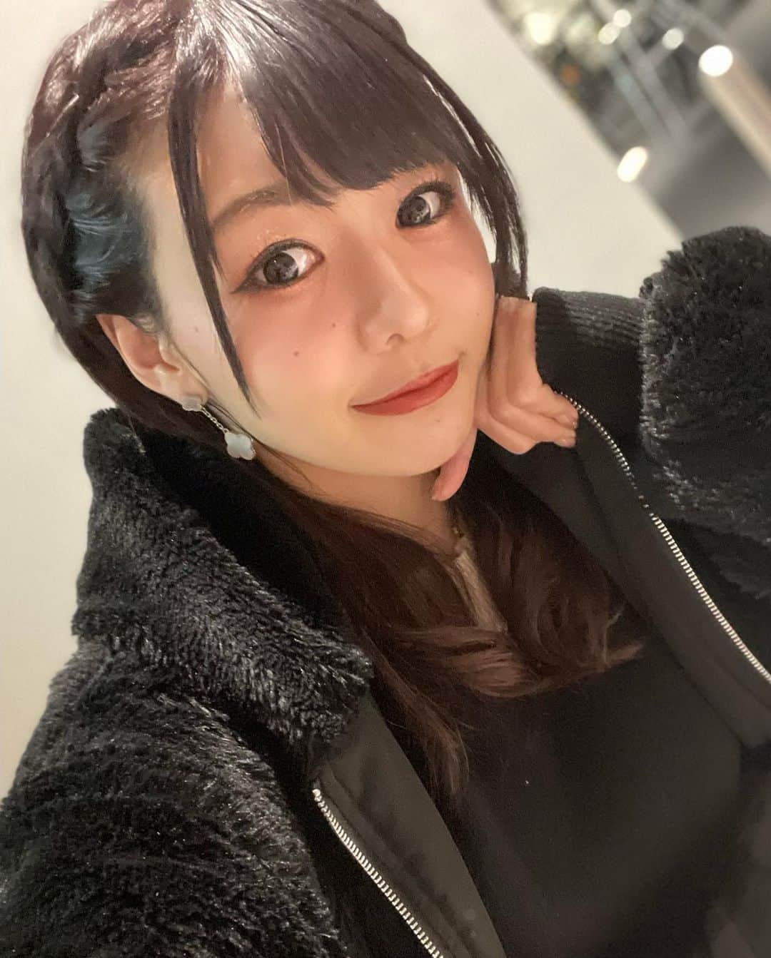 織田唯愛さんのインスタグラム写真 - (織田唯愛Instagram)「A CLINIC 銀座院 @a_clinic_ginza の 吉川彩先生 @aclinic_yoshikawa に A式鼻先シャープ術 を施術して頂きました！  メイクするのがさらに楽しくなりました𖤐´-	 とっても自然な仕上がりに技術力の高さを感じます( *˙ω˙*)و 完成が楽しみです♡ 吉川先生やクリニックの皆様は、本当に優しくてとても親身になってくれます𖤐´- 内装も綺麗で可愛くて、クリニック雰囲気もとっても素敵でした！   #a式鼻先シャープ術 #鼻先革命 #aclinic #aclinic銀座 #aclinic横浜 #aclinic新宿#aclinic名古屋#aclinic大阪#aclinic仙台  #aclinic池袋#aclinic福岡#aクリニック #エークリニック #美容外科＃鼻整形＃横顔美人＃鼻美人 #吉川彩」3月11日 22時53分 - odaichika