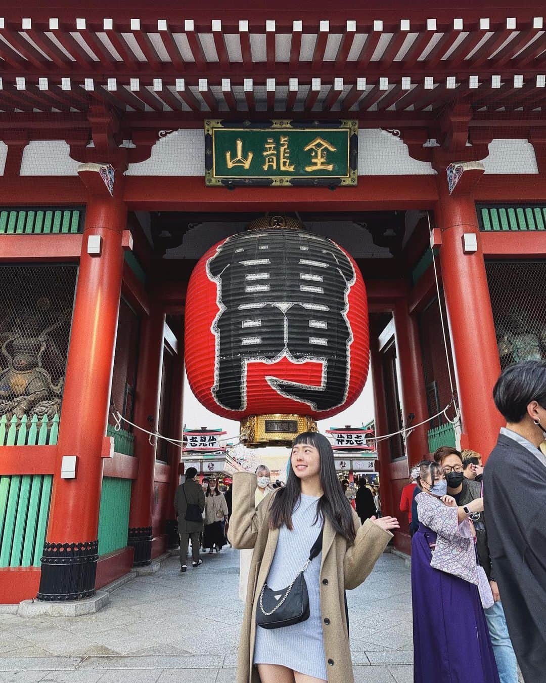 Dewi Chienのインスタグラム：「不敢相信⋯來了東京快十次⋯居然完全沒去過淺草！！ #紀念到此一遊 #吃了美食 #抽了好籤 #大滿足」