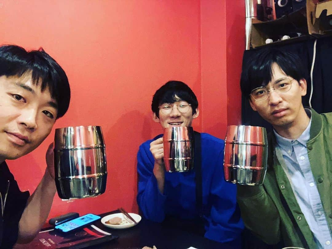 新山士彦さんのインスタグラム写真 - (新山士彦Instagram)「M-1ツアー東京終わり！明日は高知 その前に東京でデカハイボール。 堂前さん顎浸ってるやん…」3月11日 22時59分 - sayaka_no_niiyan