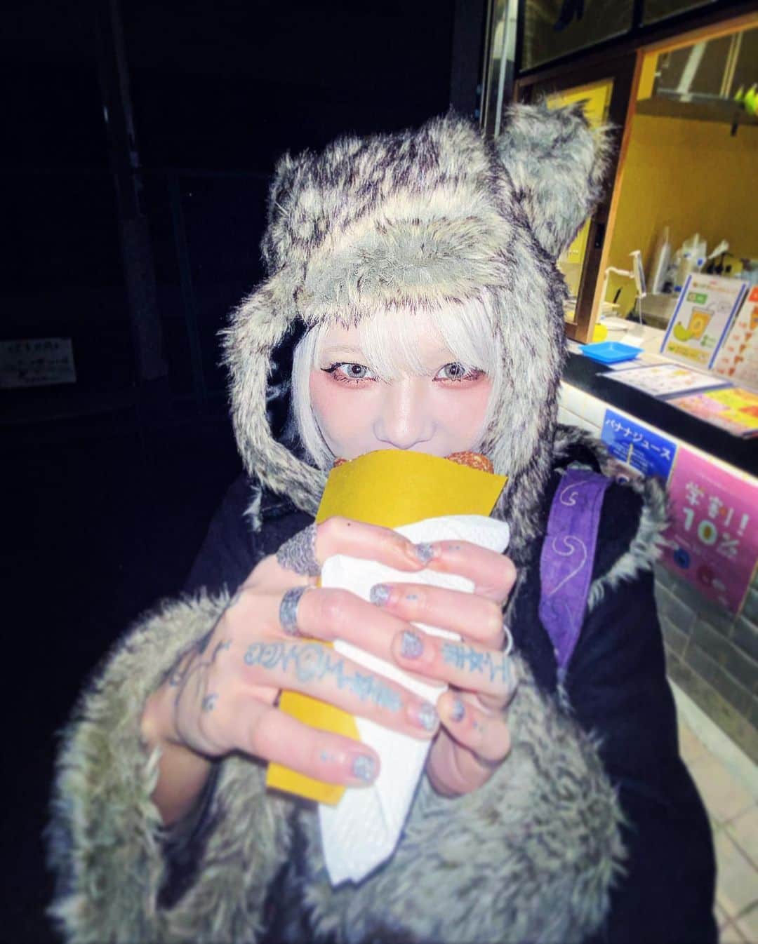 のインスタグラム：「25歳になった　 お祝いたくさんありがとう  お問い合わせ多かったのですが、お手紙やプレゼントは、ササクレクトという会社にお願いしもうす  そして3/11 情報解禁します まだ詳しく言えませんが、  6月にAL出します とある激アツのコラボなので乞うご期待くださいませ  お待たせしたな」