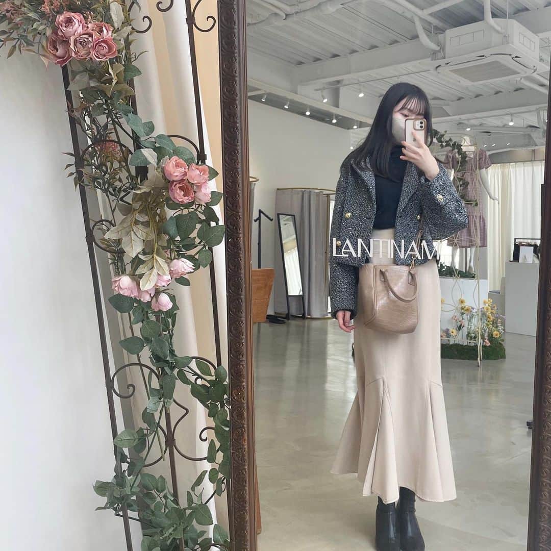 齋れいなのインスタグラム：「松村沙友理さんプロデュース#lantinam の展示会に招待いただきました🌷  素敵な春服がたくさんでした♡  #lantinam#spring#松村沙友理　さん#展示会#春服#pr」