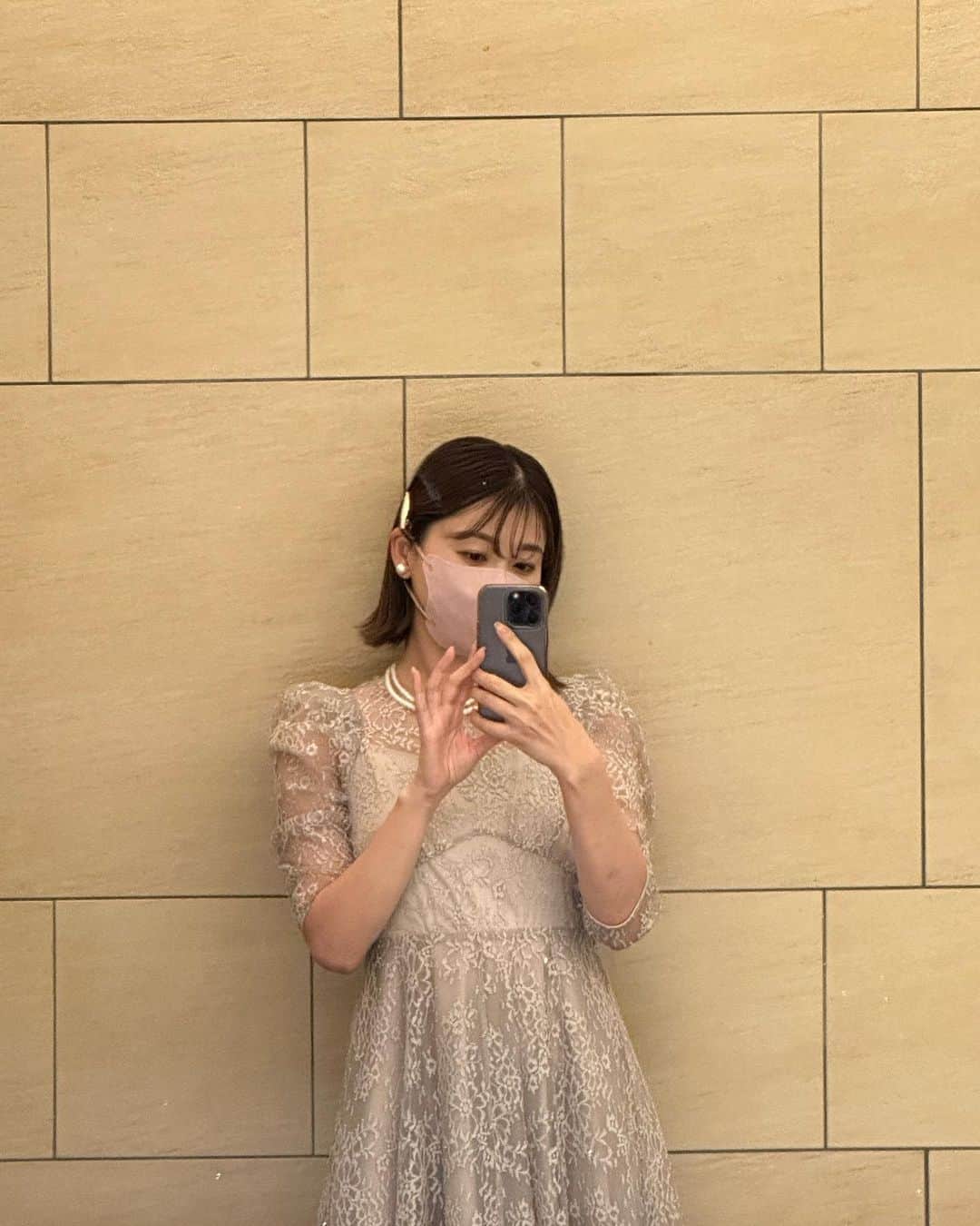 水野まいのインスタグラム：「気づいたら全然写真投稿してなかったですね🥹. . 先日の結婚式行ったときのコーデ😘❤️. . . ヒール一日中履いてたら足の裏が筋肉痛になりました👣🥹. もう7、8年くらい前に買ったであろうヒールを履いたんだけど、ヒールが高くて若いときの私恐るべしと思いました…🤣🤣. . あんなに衣装でヒール履いてたのに不思議だぁ〜🫣. . . #usagionline #snidel #スナイデル #ウサギオンライン #結婚式 #結婚式コーデ #結婚式お呼ばれ」