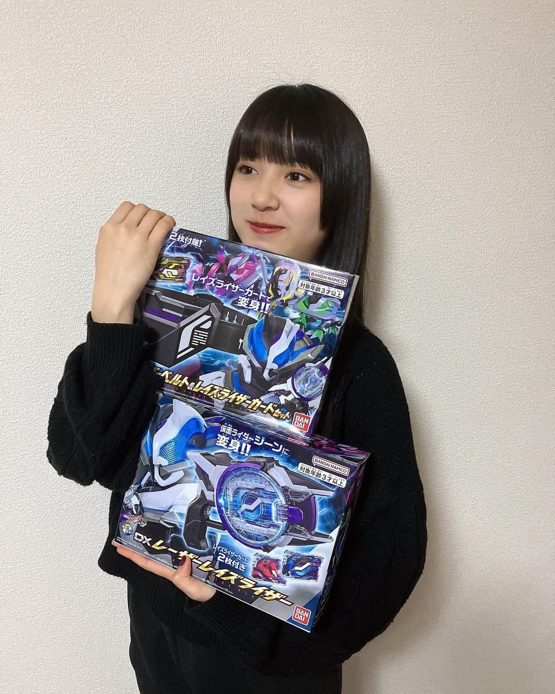 並木彩華さんのインスタグラム写真 - (並木彩華Instagram)「『仮面ライダーギーツ』26話 ありがとうございました！  そして遂にゲットしました！レーザーレイズライザー！！ わーーーい！！！  これで家でも変身できます😚 皆さんもゲットして一緒にベロバになりましょう！笑  今日の放送は各配信サイトでもお楽しみ頂けます。是非〜  来週の27話もお楽しみに！👅   #仮面ライダーギーツ #べロバ #並木彩華」3月12日 9時38分 - ayaka_namiki.official