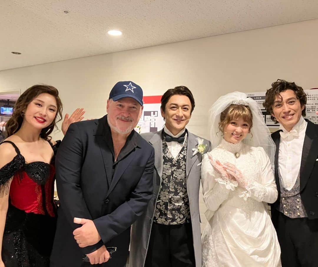笹本玲奈のインスタグラム：「ジキル&ハイドの生みの親、ワイルドホーン氏。 @frank.wildhorn   こんなにも素晴らしい音楽を生み出して下さり、本当に本当にありがとうございます。  本日はカッキージキルのお誕生日です🎂 素晴らしい新キャストの皆さん、良い初日になりますようにお祈りしています。」