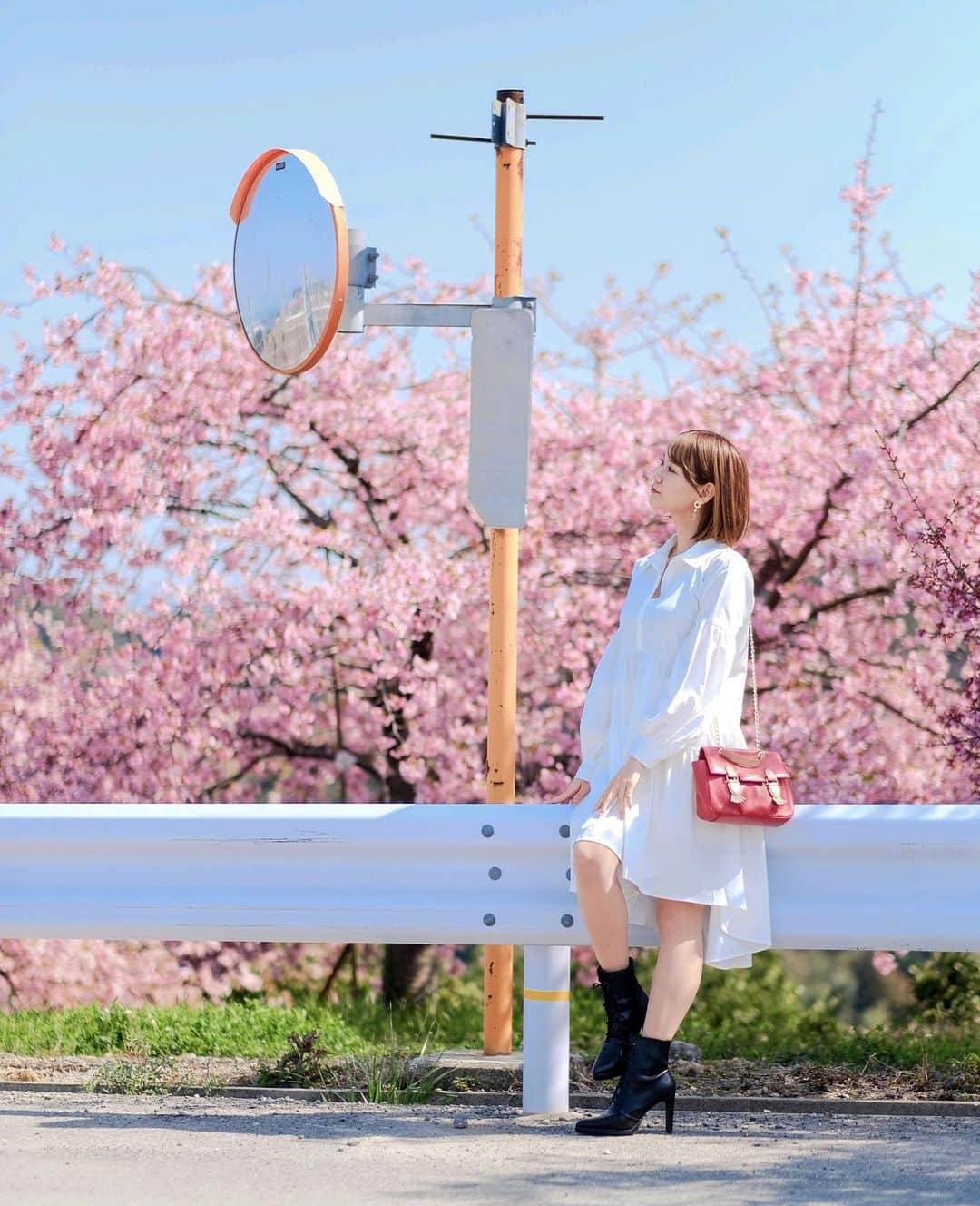 安藤まいのインスタグラム：「春🌸  #静豊園#河津桜#静豊園の河津桜  #ポートレート#桜ポトレ#春 #福岡観光#ポートレート撮影 #ポートレートしま専科#ポートレートモデル#ポートレート好きな人と繋がりたい #エモい写真が撮りたくて#エモい写真 #日本の風景#日本の景色」