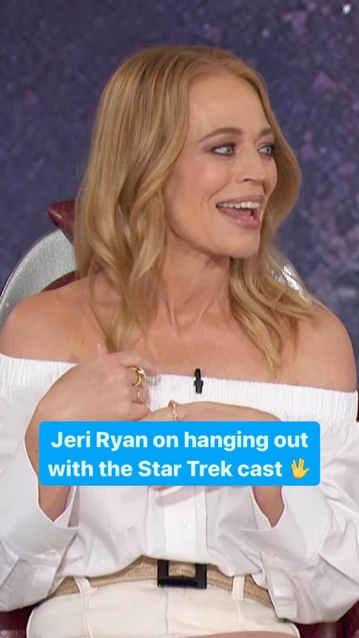 ジェリー・ライアンのインスタグラム：「@jerilryan in the Captain’s Chair is everything💜 #startrek #trekkie #jeriryan #franchise #cast #friends #nostaligia」