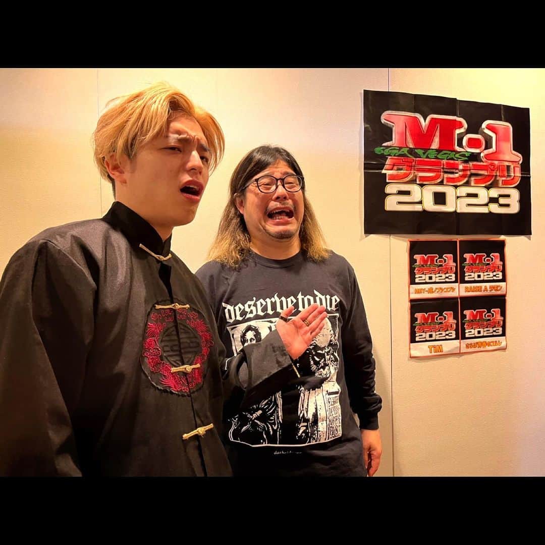 マキシマム ザ ホルモンのインスタグラム：「今日は神戸ワールド記念ホールで開催されるM-1グランプリにやってきた！  そしたらFear, and Loathing in Las VegasのSoに  「そうSoそうSo…って、なんでやねん！僕ら主催のMEGA VEGAS2023や！」  ってツッコまれた🐒  byダイスケはん  #マキシマムザホルモン #Falilv #MEGAVEGAS  #HEYSMITH #RAISEASUILEN #SiM #coldrain」