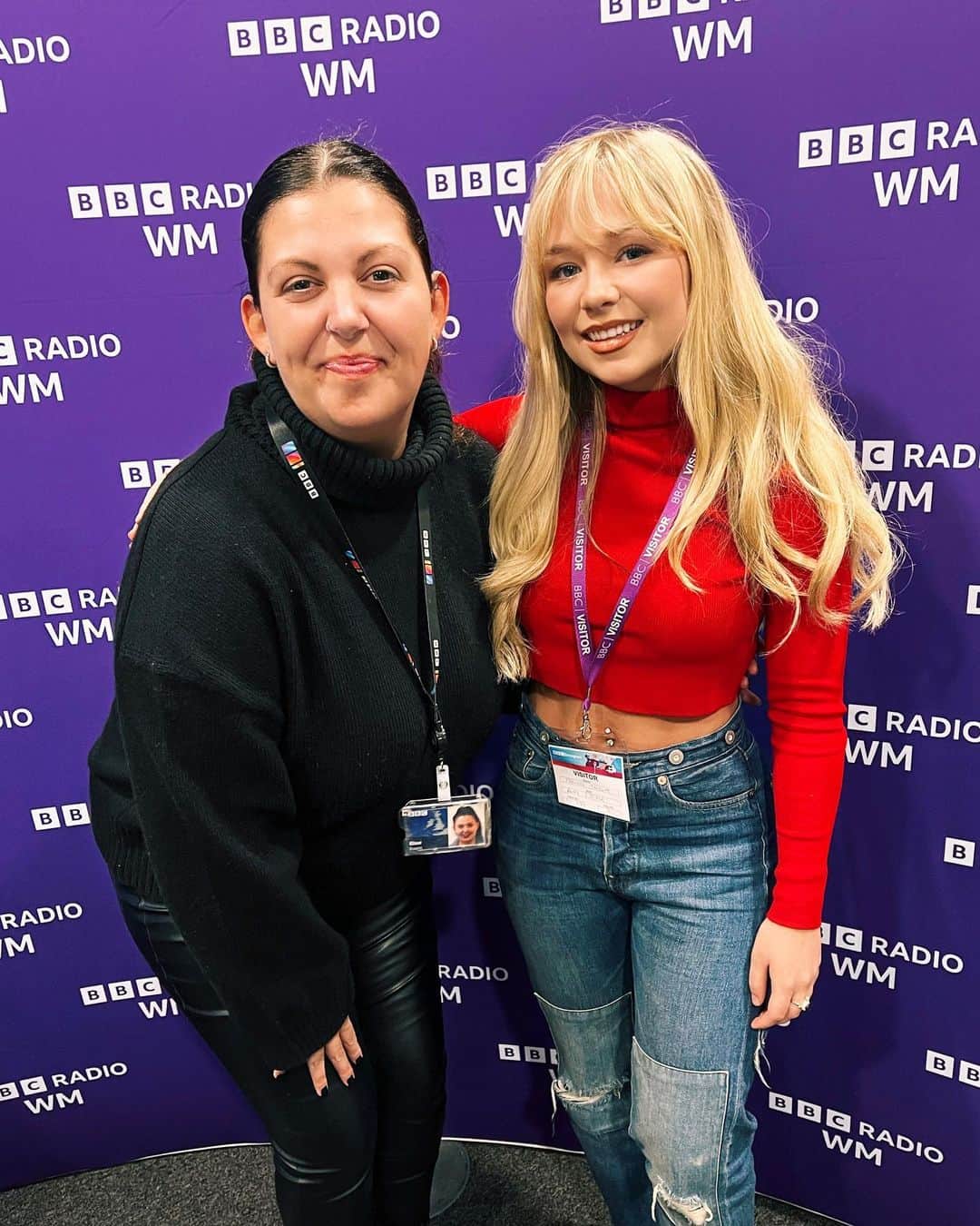 コニー・タルボットのインスタグラム：「Was a pleasure coming into @bbcwm to talk about my new EP - GROWING PAINS, thanks for supporting your local girl and having me  @bbcwm 🖤 roll on end of April🎸」