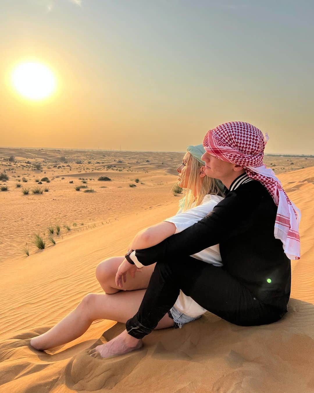 Leleponsさんのインスタグラム写真 - (LeleponsInstagram)「Honeymoon / Luna de Miel🧡 (DUBAI)  Thank you @hiltondubaipalm @hiltonhotels for having us ! #hiltonpartner   @visit.dubai - Dubai Tourism  @platinumheritage - Desert safari」3月12日 2時26分 - lelepons