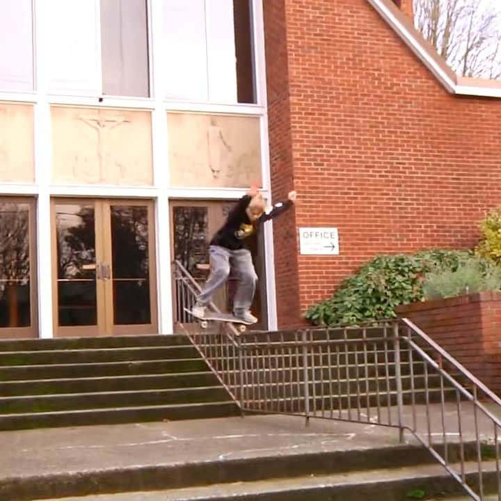 ラカイリミテッドフットウェアのインスタグラム：「@cadensmith.nw holding it down in the new @genesis_video 💪💪💪 Filmed by @dudefromthe206  👉 Link to watch the video on their page #Lakai #TheShoesWeSkate」